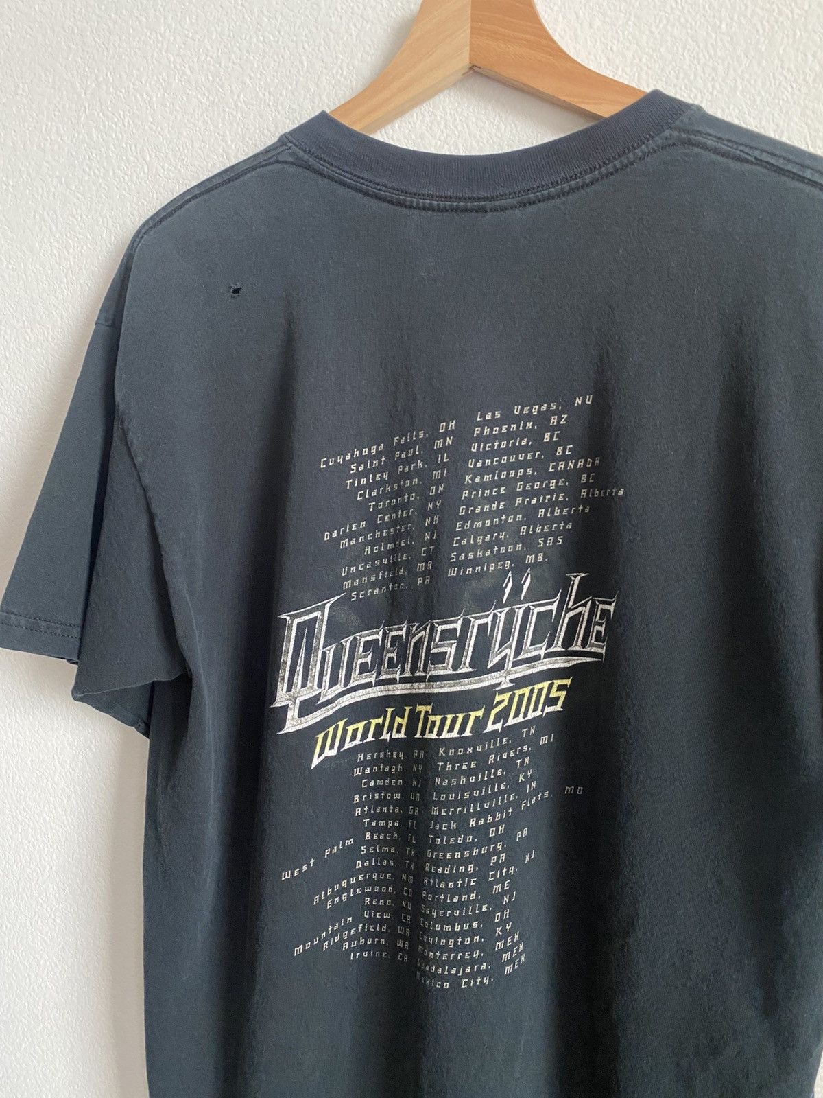 Band Tees Vintage 00s Queensryche Faded Band Tee Size US L / EU 52-54 / 3 - 5 Thumbnail