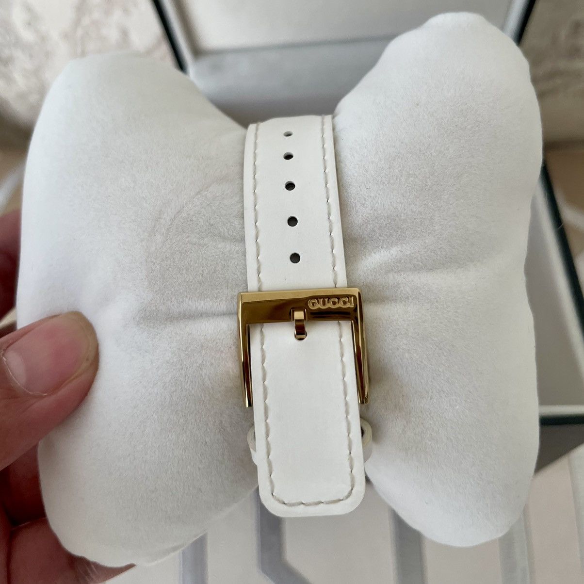 Gucci Gucci White Leather Strap Brushed Gold GG Interlocking Watch Size ONE SIZE - 3 Thumbnail