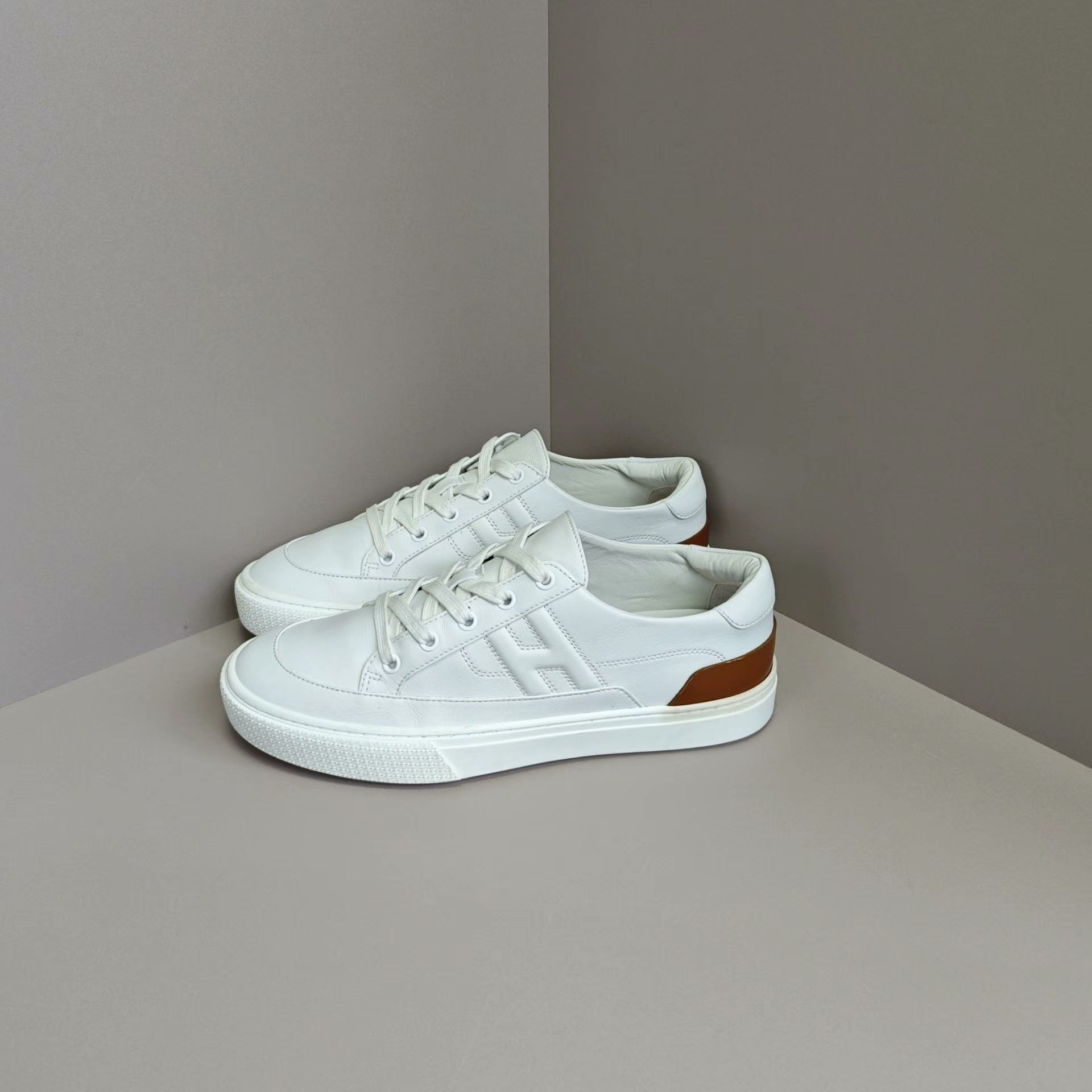 Hermes Hermes Lowtop Sneakers 6 Men Size US 6 / EU 39 - 1 Thumbnail
