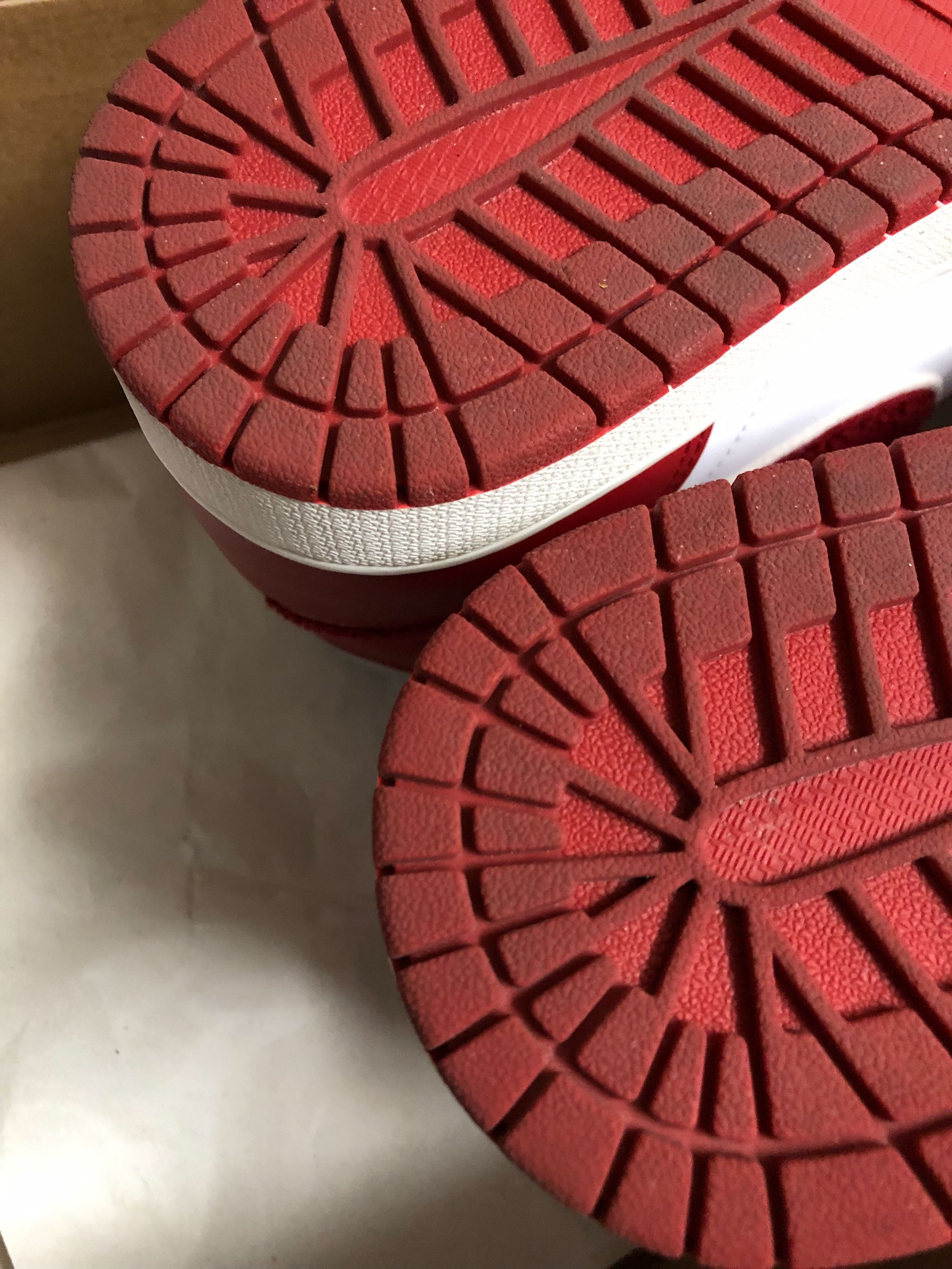 Nike *USED* WMNS Nike Air Jordan1 HighOG VarsityRed sz W10.5 / M9 Size US 9 / EU 42 - 9 Thumbnail