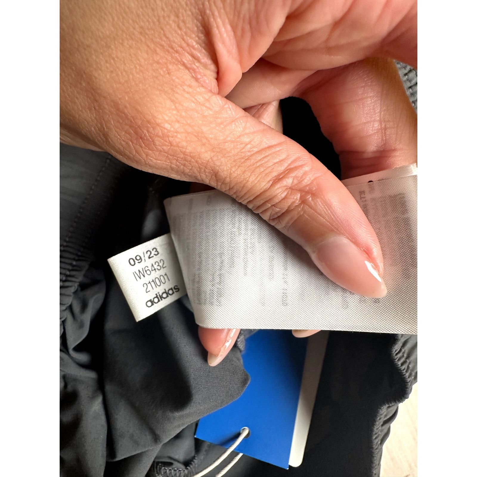 Adidas SOLD OUT! Adidas Essentials Woven Cargo Pants - Size S -NEW Size 26" / US 2 / IT 38 - 11 Thumbnail