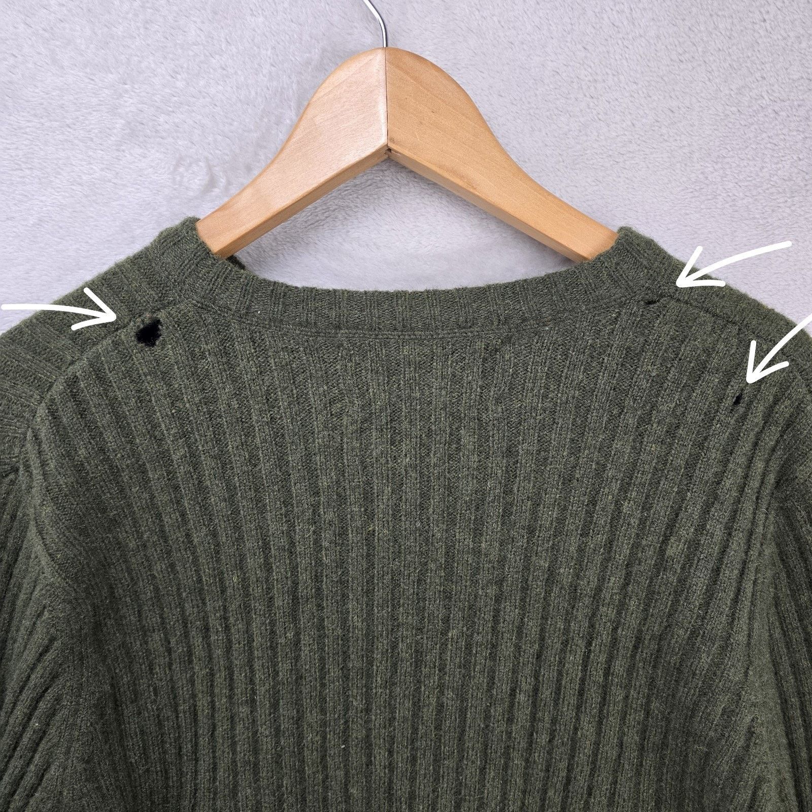 Abercrombie & Fitch Vintage Abercrombie & Fitch Wool V-neck Sweater XL 90s HOLES Size US XL / EU 56 / 4 - 7 Thumbnail