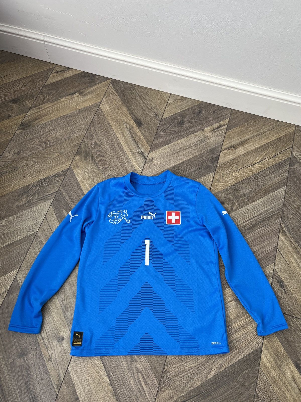 Puma Vintage Sommer Switzerland National Team Kids Jersey Size US XS / EU 42 / 0 - 3 Thumbnail