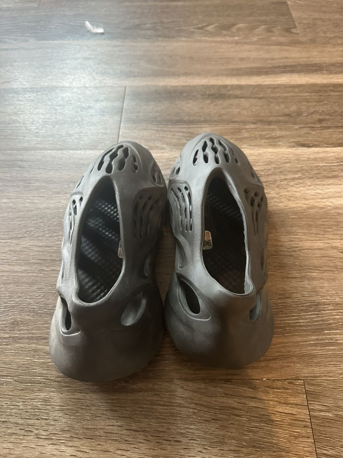 Adidas × Yeezy Adidas Yeezy Foam Carbon Size US 8 / EU 41 - 4 Thumbnail