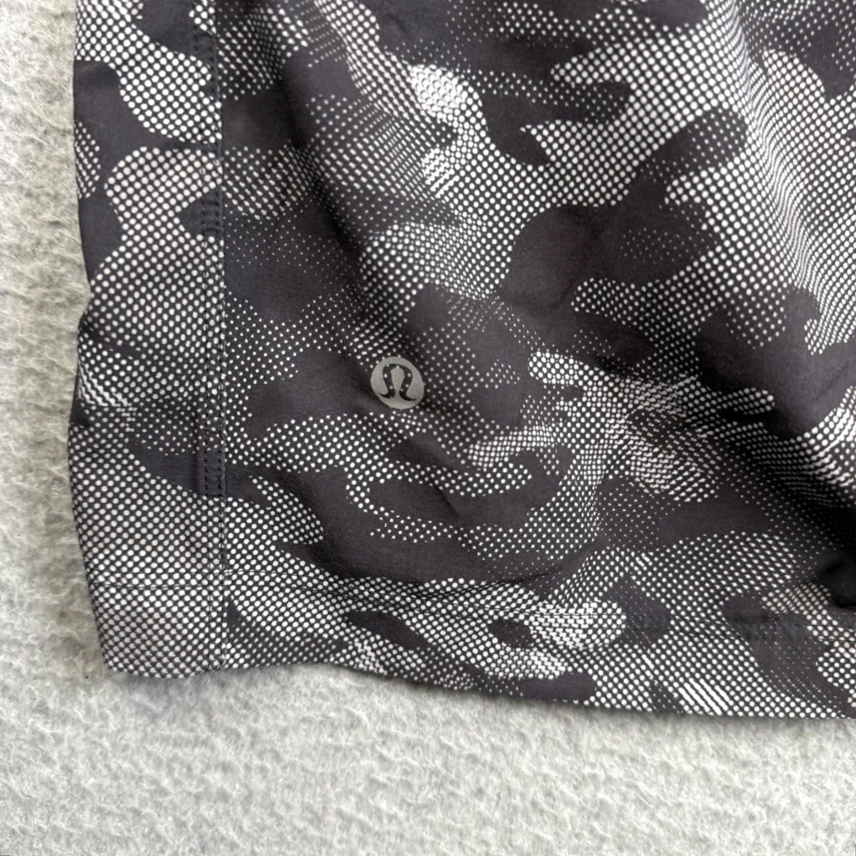 Lululemon VINTAGE Lululemon 9" Inseam Mens Camo Shorts XL Gray Gym Work Out Running Mens, XL, Gray Size US 36 / EU 52 - 5 Thumbnail