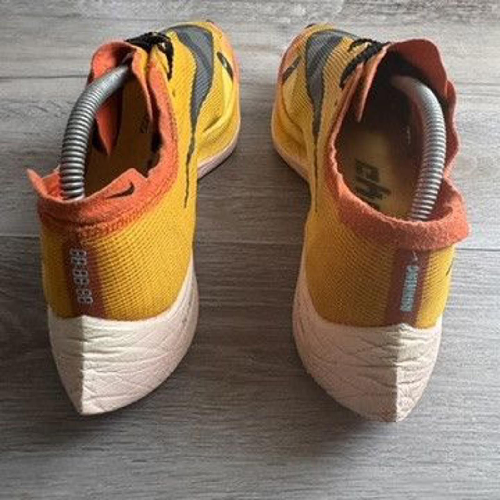 Nike NIKE • ZoomX Vaporfly Next% 2 "University Gold" (10M) Size US 10 / EU 43 - 9 Thumbnail