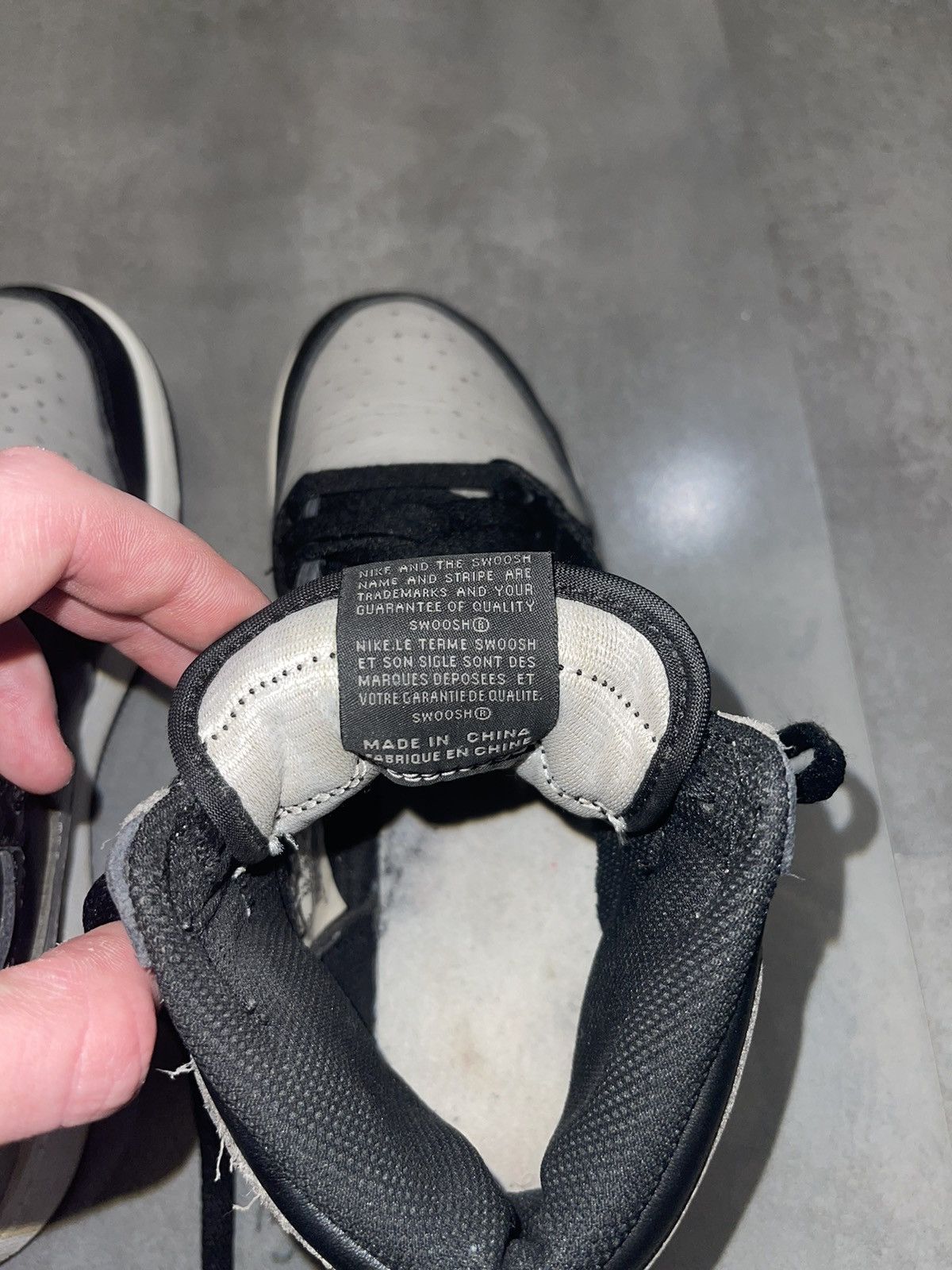 Nike 6Y SS18 Nike Jordan 1 Retro High Shadows (GS) Sneakers Size US 8 / IT 38 - 16 Thumbnail