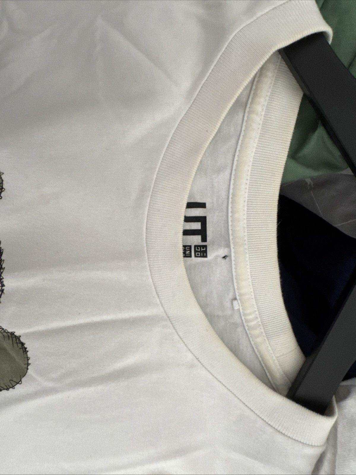 Kaws × Uniqlo KAWS x Uniqlo UT White Short Sleeve Tee Size L Size US L / EU 52-54 / 3 - 3 Thumbnail