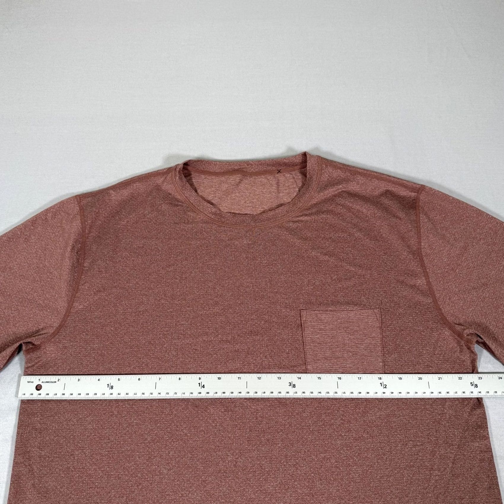 Vuori Vuori Shirt Mens XL Red Tradewind Tech Tee Performance Stretch Lightweight Gym Shirt with Pocket Crew Neck Short Sleeve Size US XL / EU 56 / 4 - 4 Thumbnail