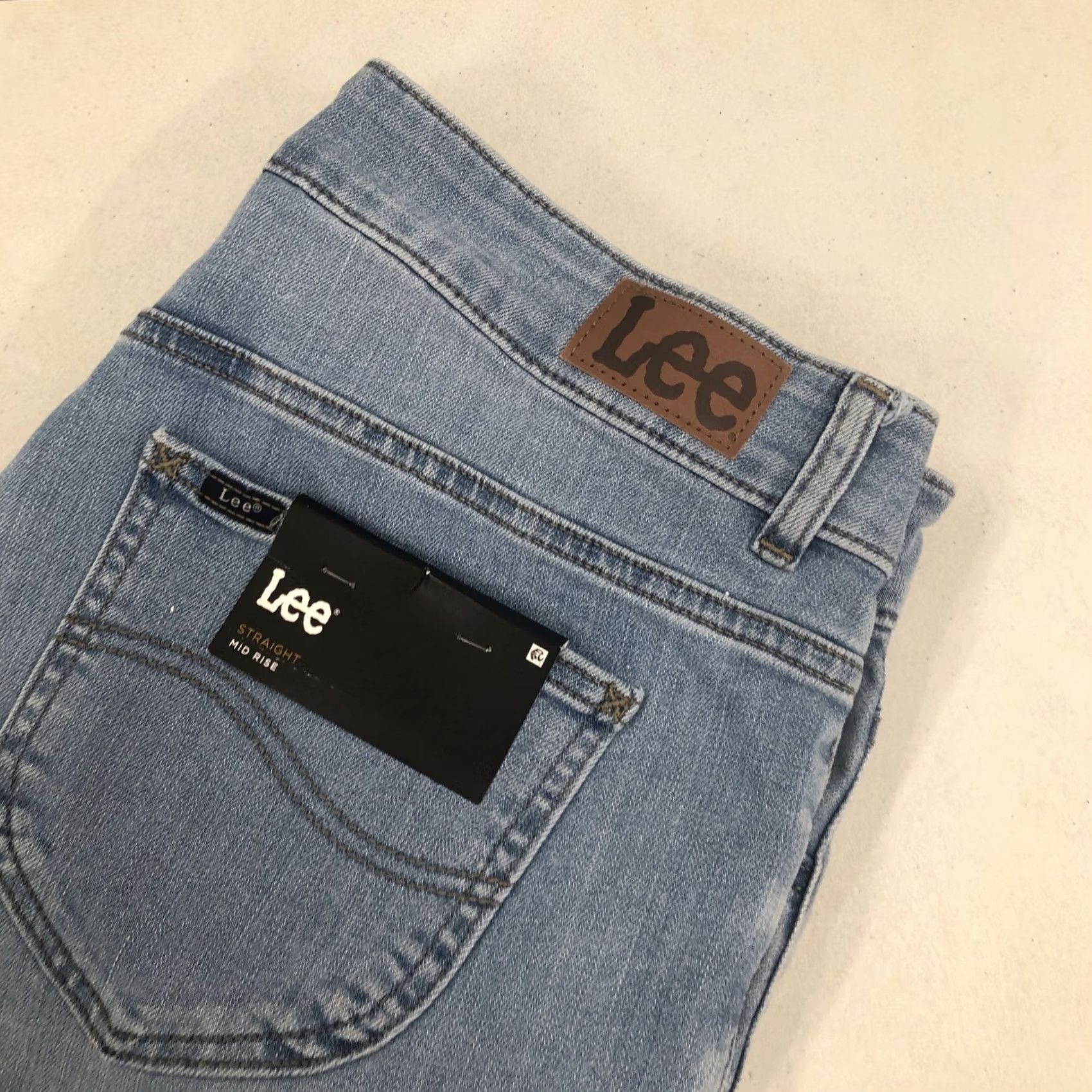 Lee Lee Jeans Womens 16 Straight Stretch Mid Rise Light Wash Blue Denim Jeans (36x28) Size 38" / US 16 / IT 52 - 2 Thumbnail