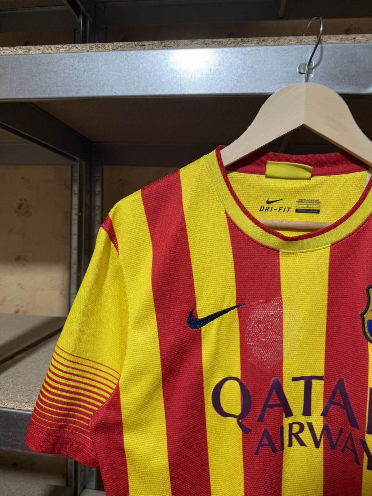 Nike Nike FC Barcelona 2014 2015 Fourth Football Soccer Jersey Size US L / EU 52-54 / 3 - 3 Thumbnail