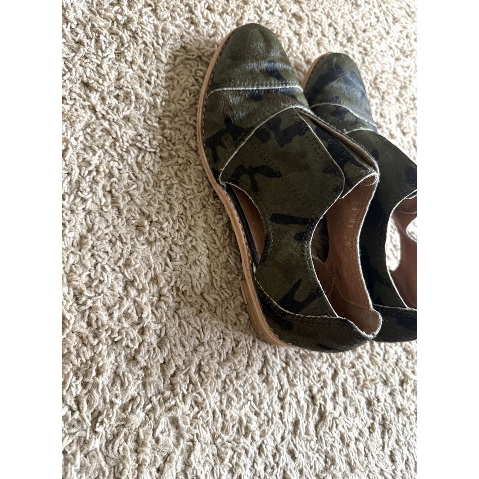 Vintage Anthropologie Women's Calf Hair Leather Camo Print Flat Loafers Shirt? Size US 8 / IT 38 - 4 Thumbnail