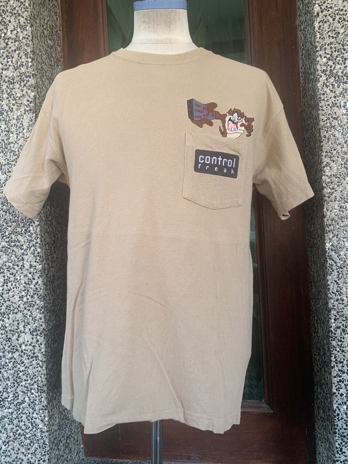 Vintage × Warner Bros Vintage 90s Warner Bros Tasmanian Devil Pocket Tee Size US S / EU 44-46 / 1 - 1 Thumbnail