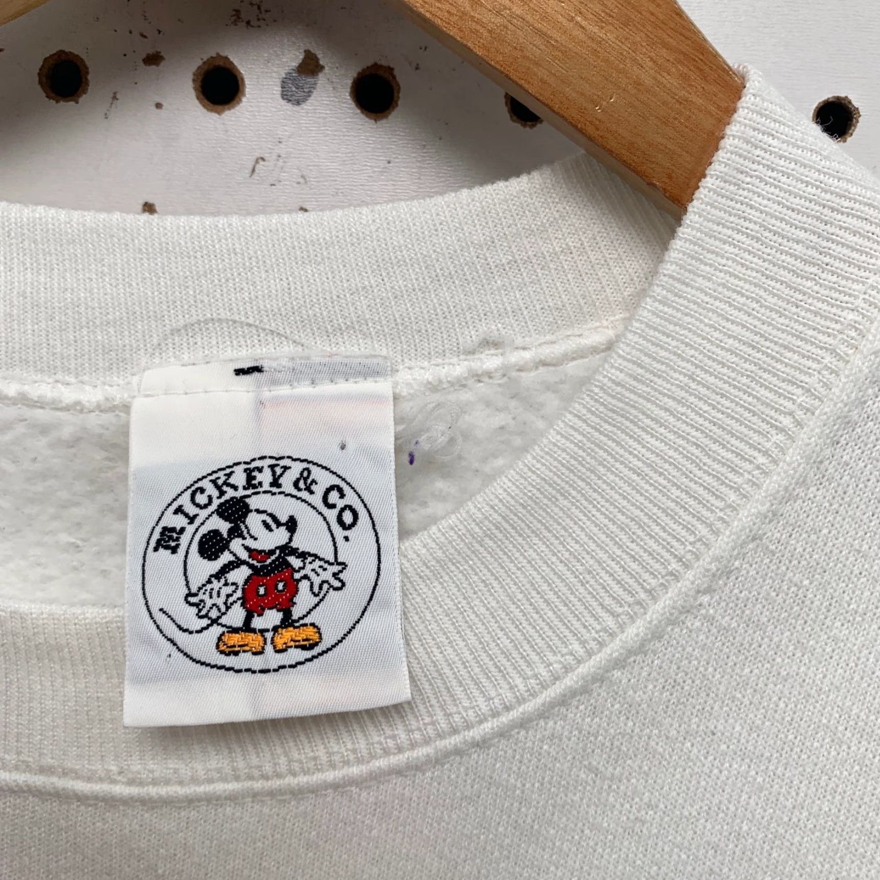 Disney VINTAGE Disney Mickey Co Sweatshirt Mens XL White Fleece Embroidered USA Size US XL / EU 56 / 4 - 3 Thumbnail