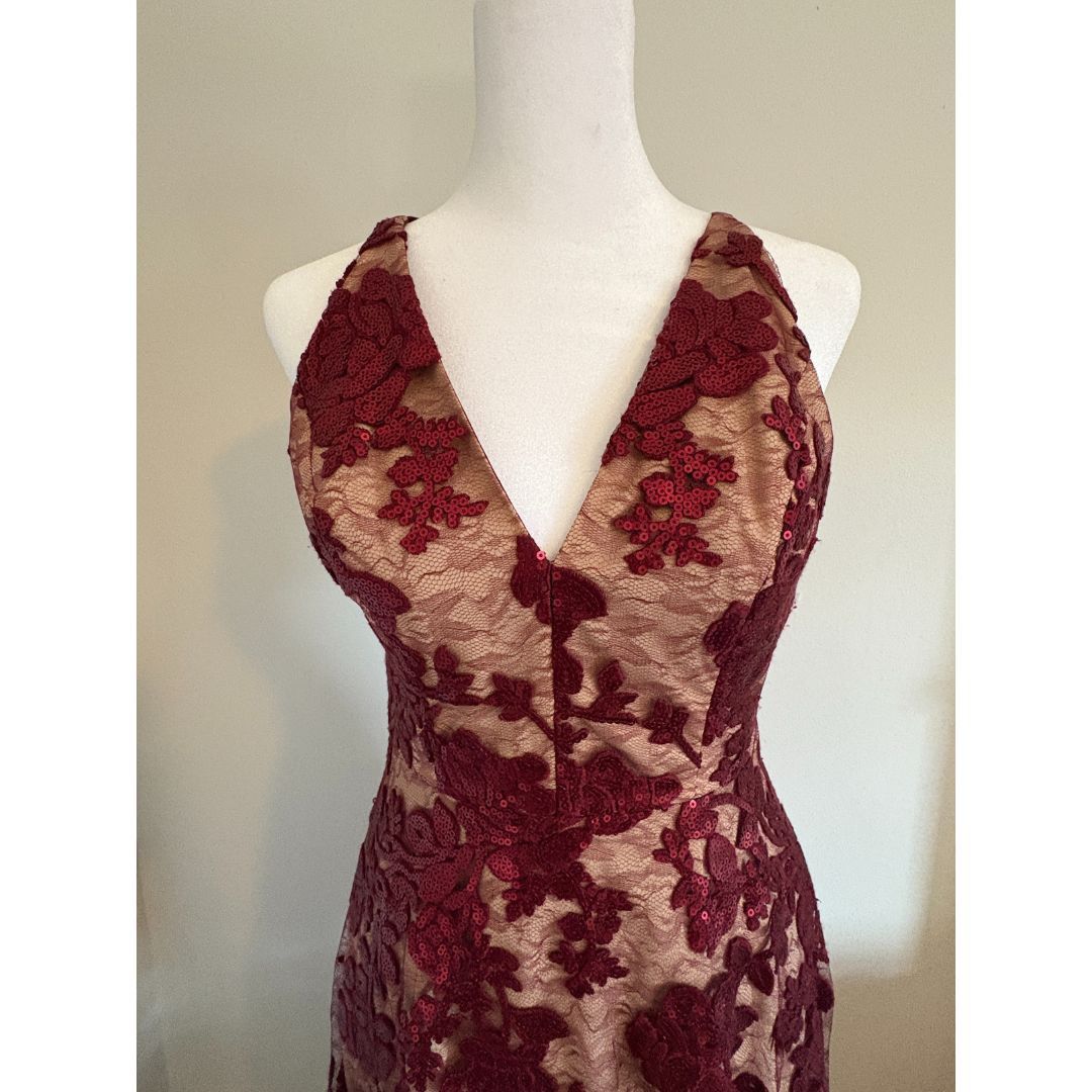 Dress the Population Dress the Population Burgundy Sequin Floral Midi Dress XS Size XS / US 0-2 / IT 36-38 - 4 Thumbnail