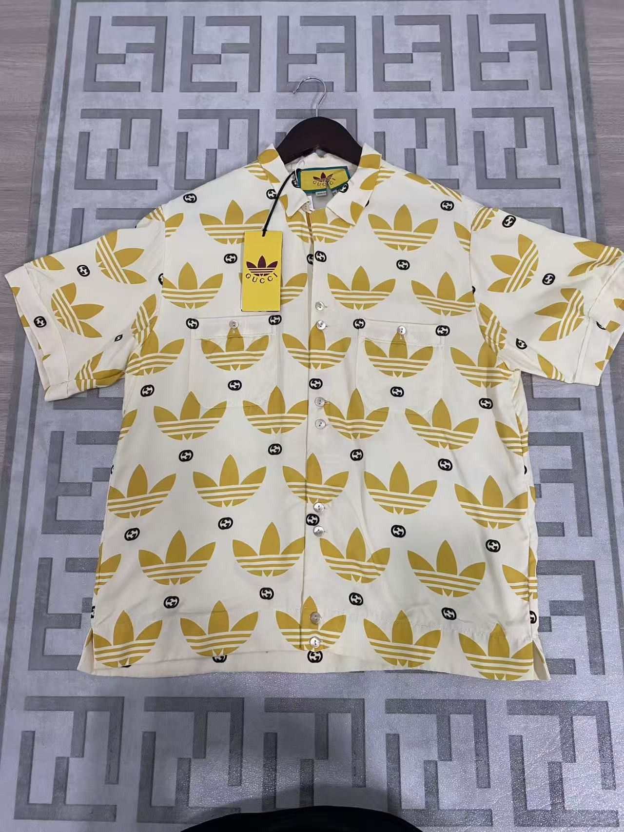 Gucci Gucci x Adidas Originals Trefoil Logo Shirt Size M Size US M / EU 48-50 / 2 - 1 Thumbnail