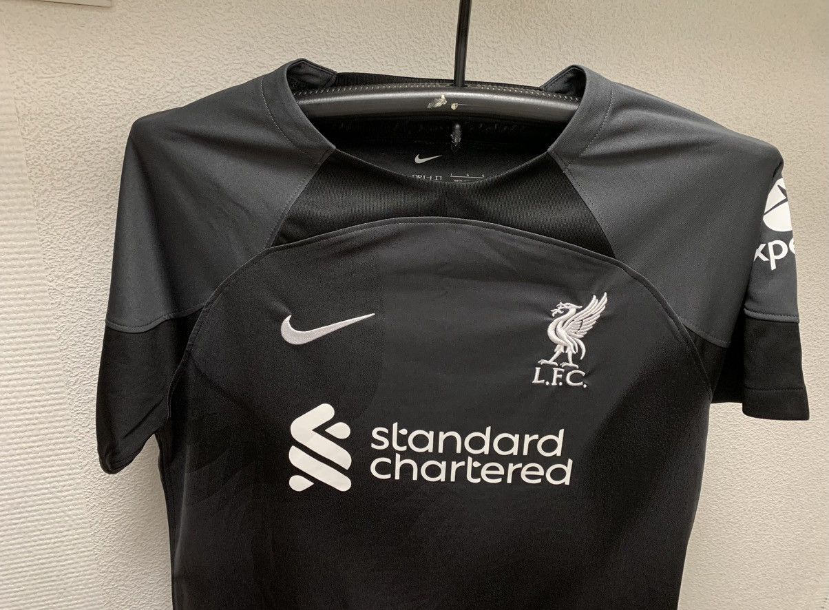 Nike Liverpool Nike soccer jersey LFC L standard chartered Size US L / EU 52-54 / 3 - 4 Thumbnail