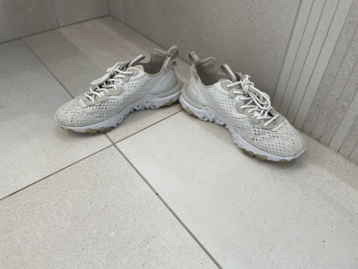 Nike White Nike reacts size 6 Size US 6.5 / EU 39-40 - 2 Thumbnail