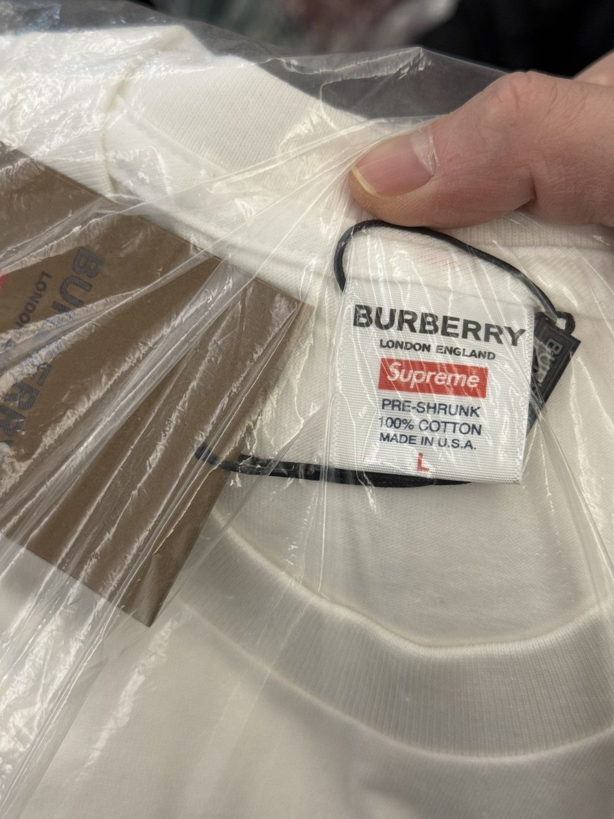 Burberry Supreme Burberry white box logo tee T-shirt Size US L / EU 52-54 / 3 - 4 Thumbnail