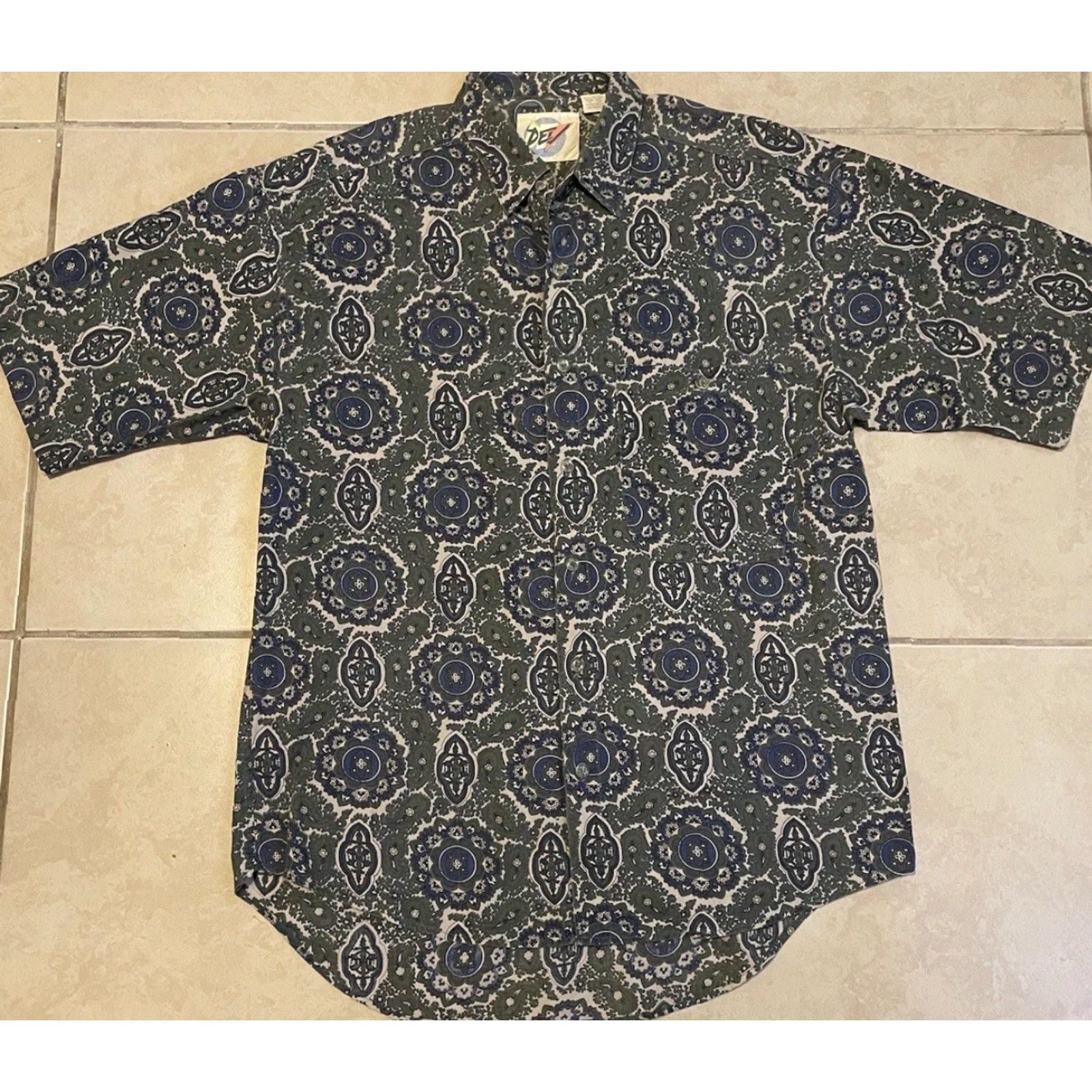 Vintage VINTAGE Vtg 90s Paisley Button Up Shirt S Abstract Art Surf Skate Grunge Vaporwave AOP Mens Shirt S Green Size US S / EU 44-46 / 1 - 2 Thumbnail
