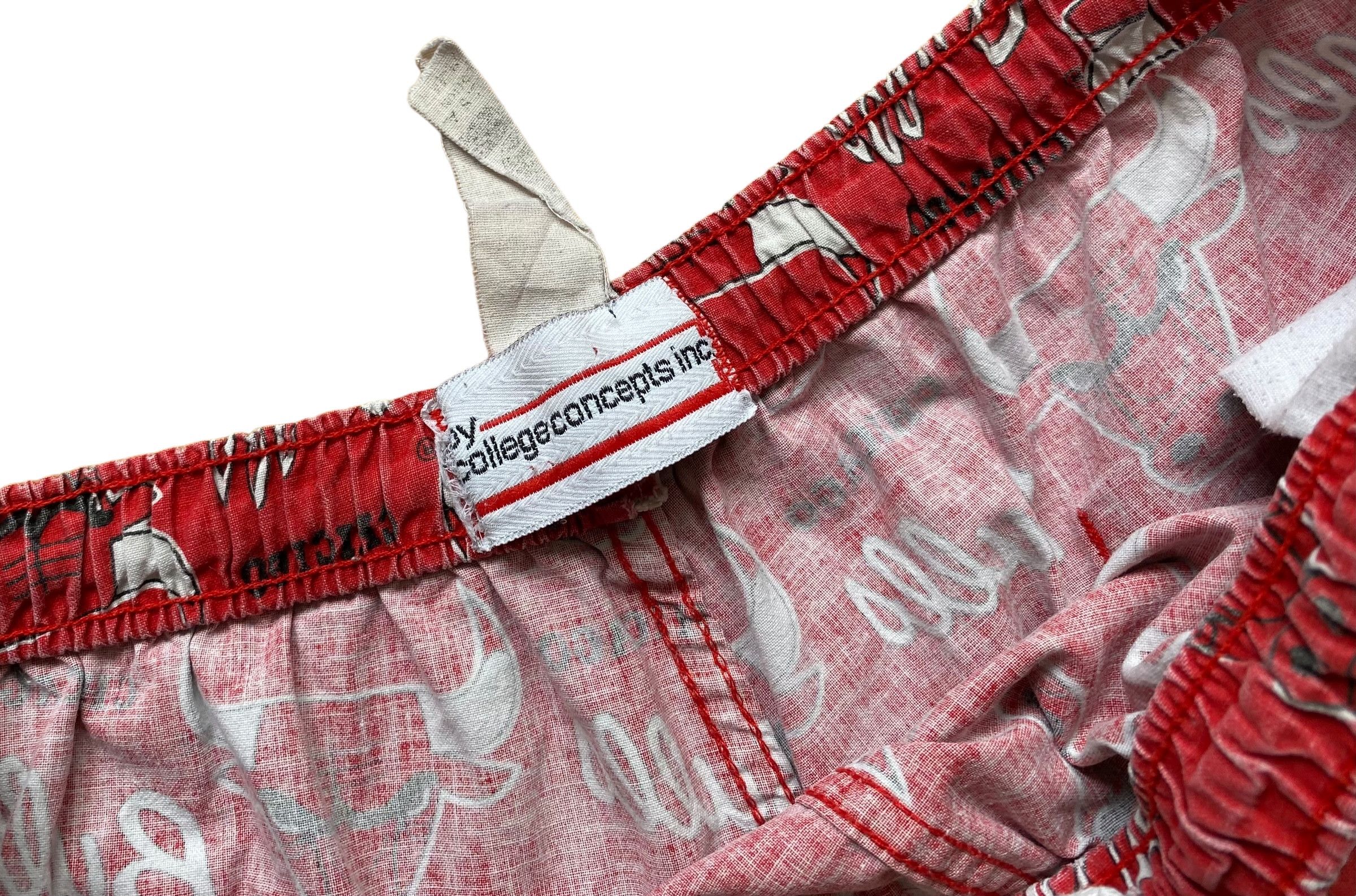 NBA × Vintage 90s' Chicago Bulls NBA all over print shorts Size US 34 / EU 50 - 3 Thumbnail