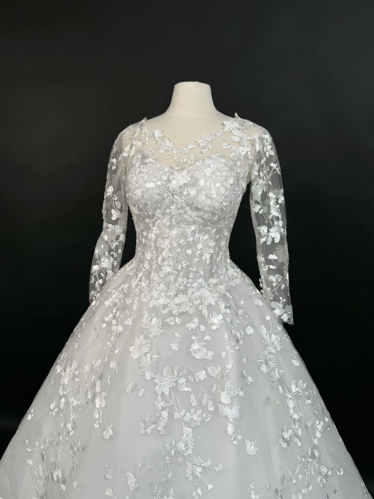 Other Preloved US 16-18 Anna Augusta Embroidered Lace Bridal Gown Size XXL / US 16-18 / IT 52-54 - 3 Thumbnail