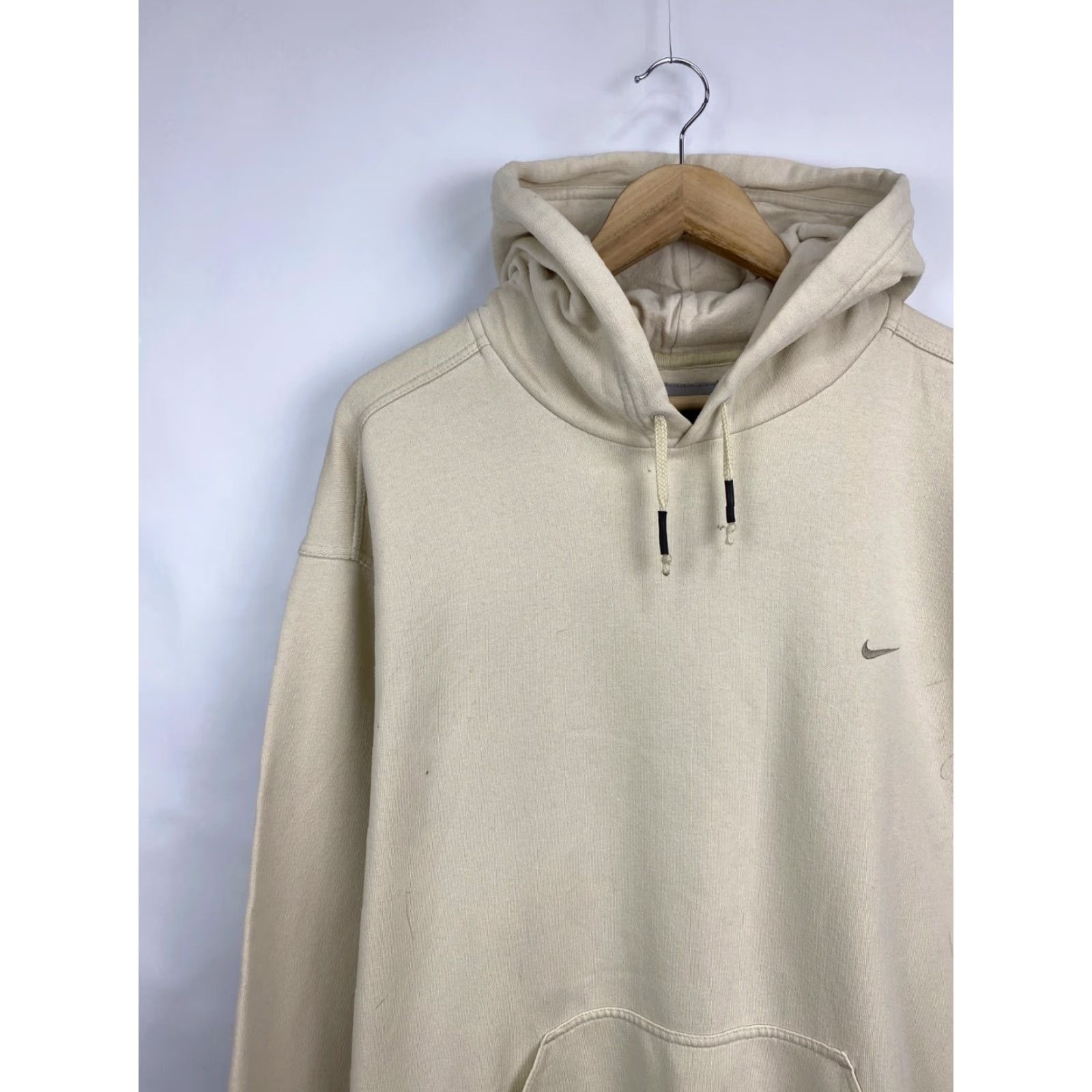 Nike VINTAGE Nike Swoosh Small Logo Y2K Hoodie XL Beige 90s Men Pullover Logo Hoodie Mens Size US XL / EU 56 / 4 - 3 Thumbnail
