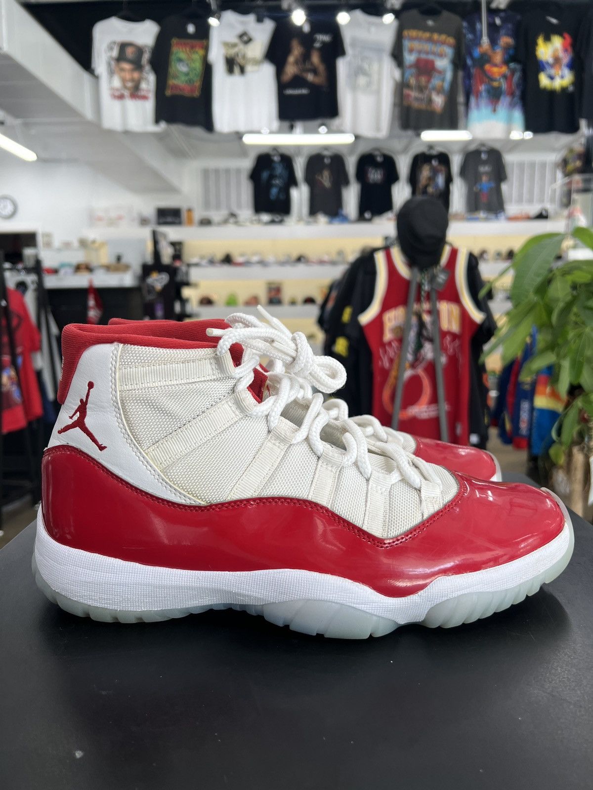 Jordan Brand Air Jordan 11 Cherry Sz. 10 (2022) Size US 10 / EU 43 - 6 Thumbnail