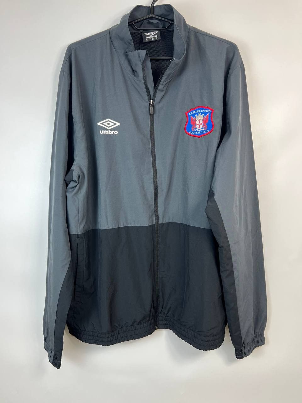 Umbro CARLISLE UNITED UMBRO JACKET TRAINING FOOTBALL SOCCER Sz XL Size US XL / EU 56 / 4 - 1 Thumbnail