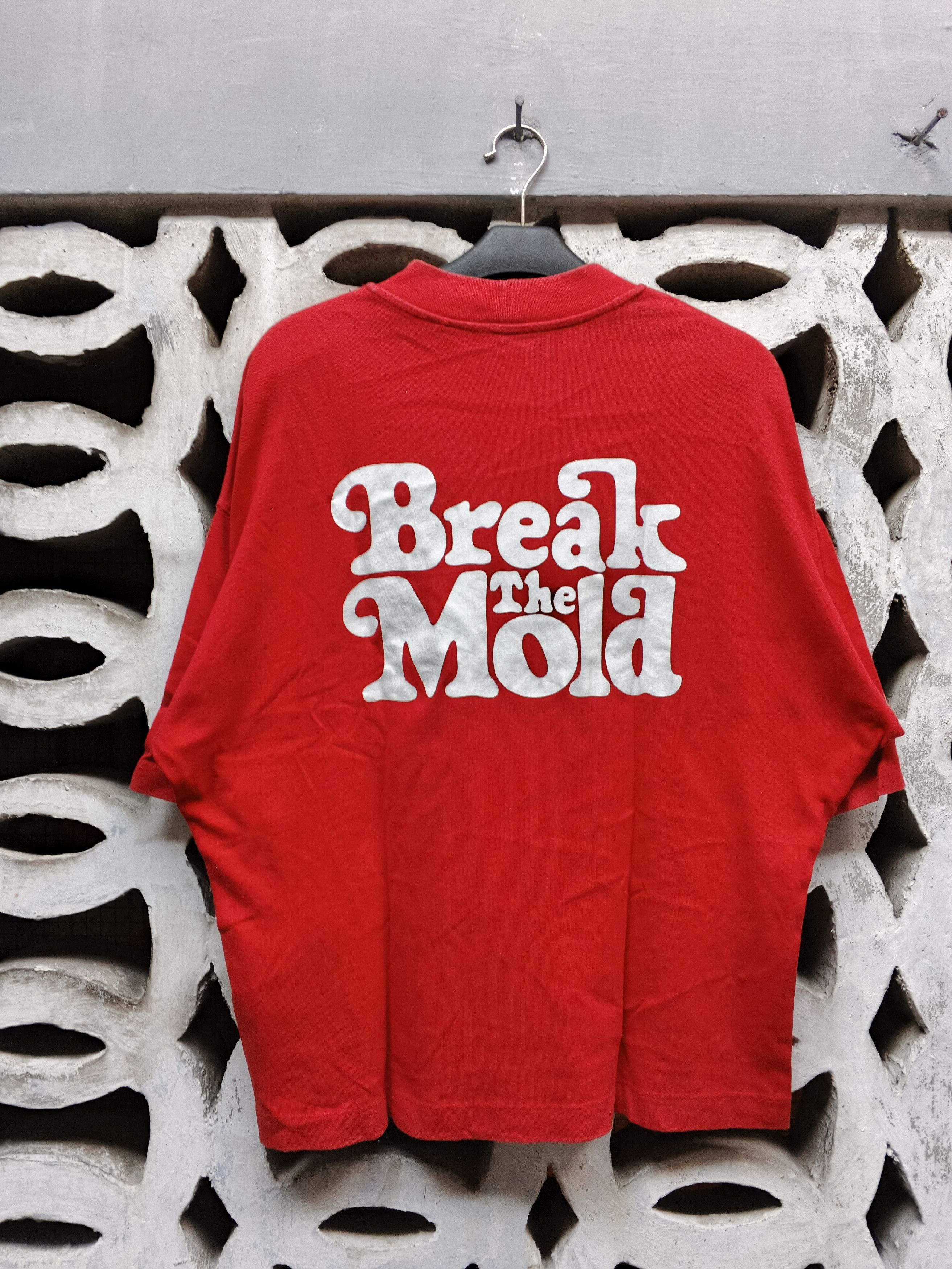 Uniqlo × Verdy Verdy Break The Mold Size US M / EU 48-50 / 2 - 7 Thumbnail
