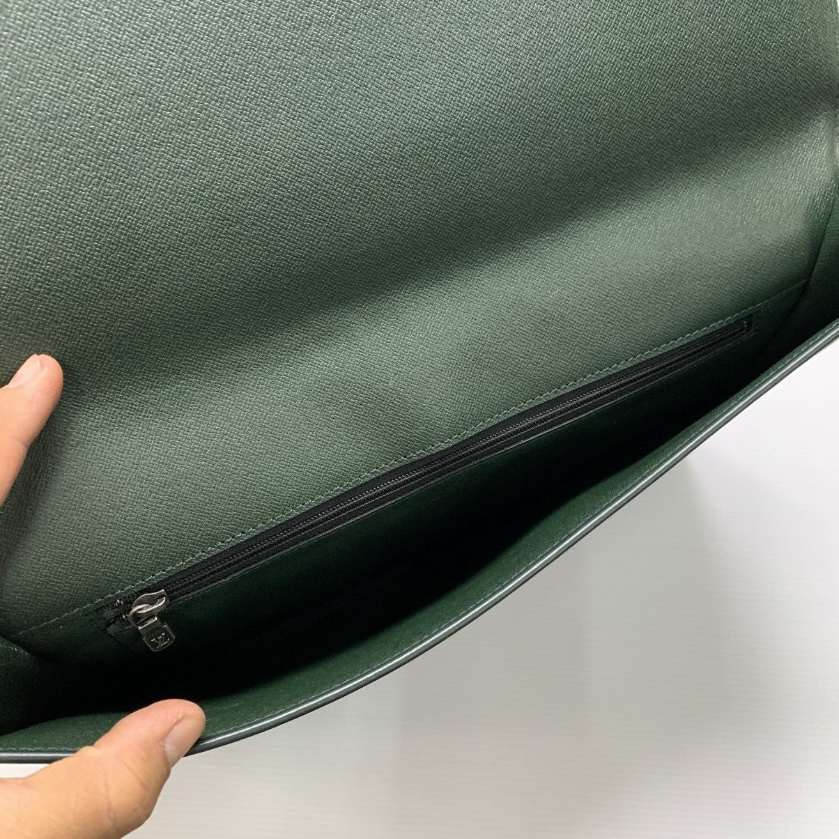Louis Vuitton Louis Vuitton Taiga Document Clutch Bag Size ONE SIZE - 10 Thumbnail