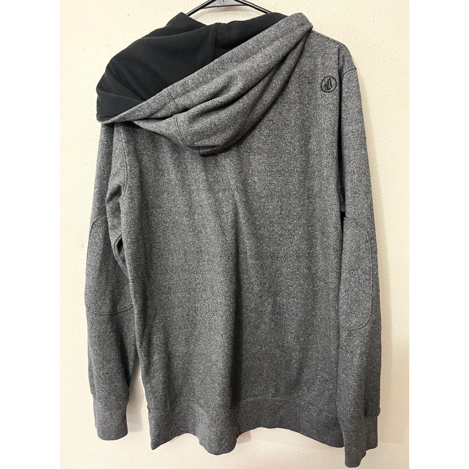 Volcom Volcom Hoodie Sweatshirt Mens L Gray Pullover Classic Fit 3 Button Hoodie Pockets Skateboarding Casual Sports Pullover Mens L Gray Size US L / EU 52-54 / 3 - 2 Thumbnail