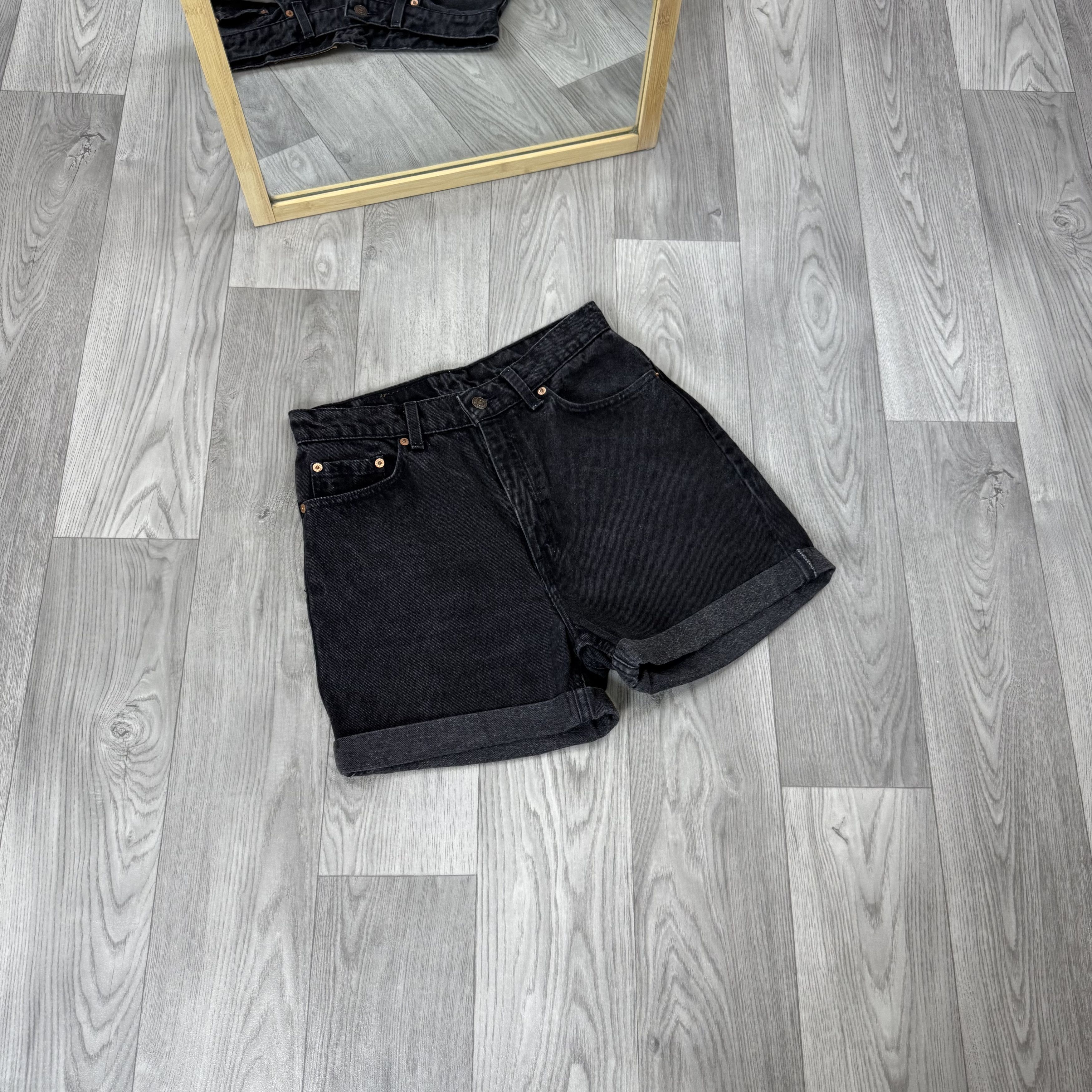 Levi's Vintage Levi's 521 Women's Grey High Rise Denim Mini Shorts Size 26" / US 2 / IT 38 - 4 Thumbnail