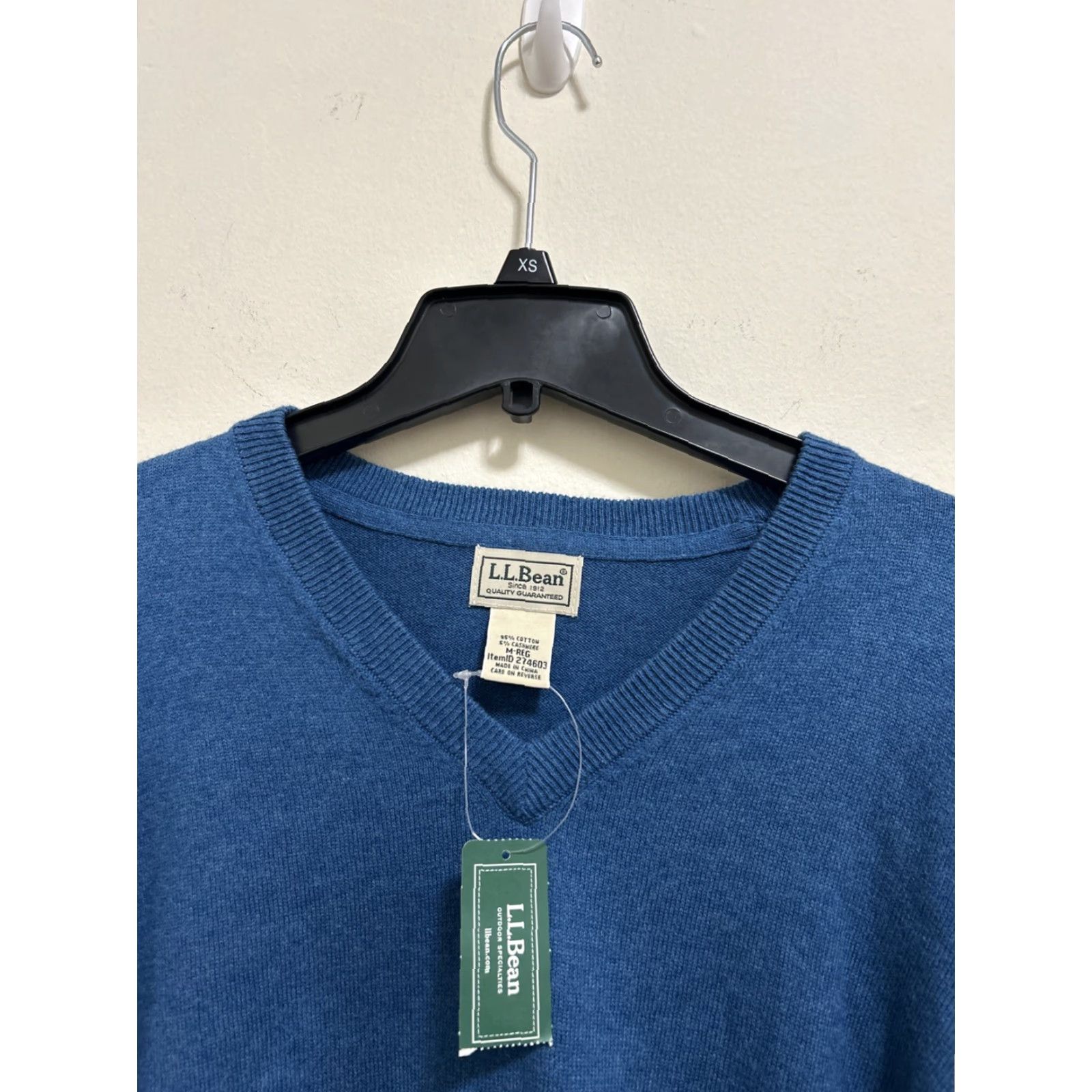 Vintage LL Bean Mens Sweater V-Neck Pullover Blue Cotton/Cashmere Blend Regular M Size US M / EU 48-50 / 2 - 4 Thumbnail
