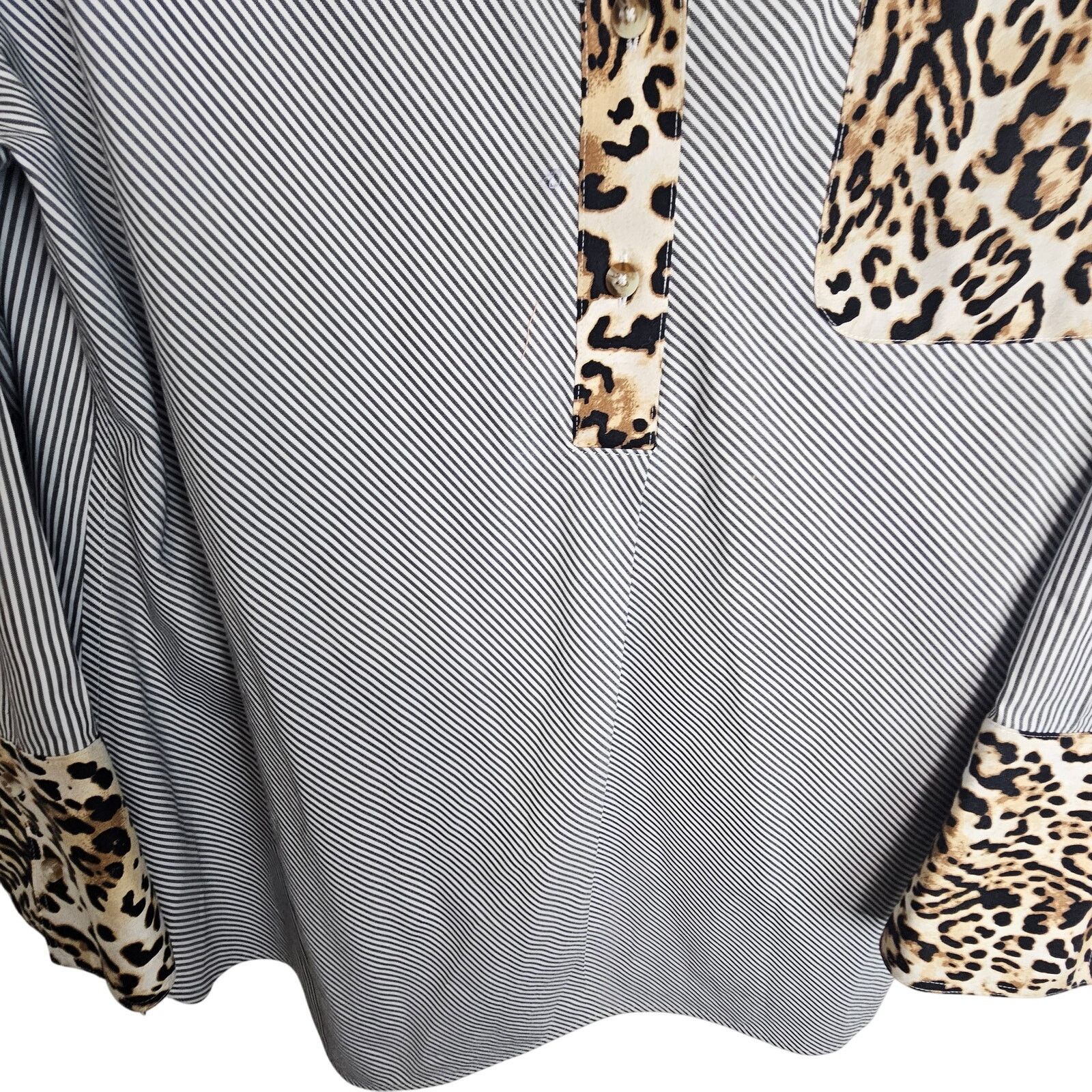 Chicos Chicos Tunic Top Coolmax All Season Striped Leopard 16/18 Size XXL / US 16-18 / IT 52-54 - 3 Thumbnail