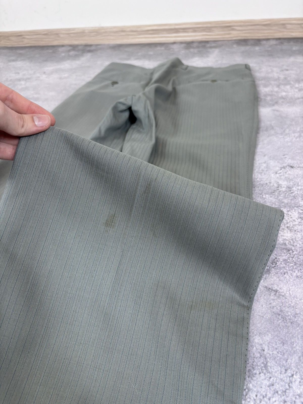 Corneliani Corneliani Men’s Vintage 2-Piece Grey Pinstripe Wool Suit Size 38R - 23 Thumbnail