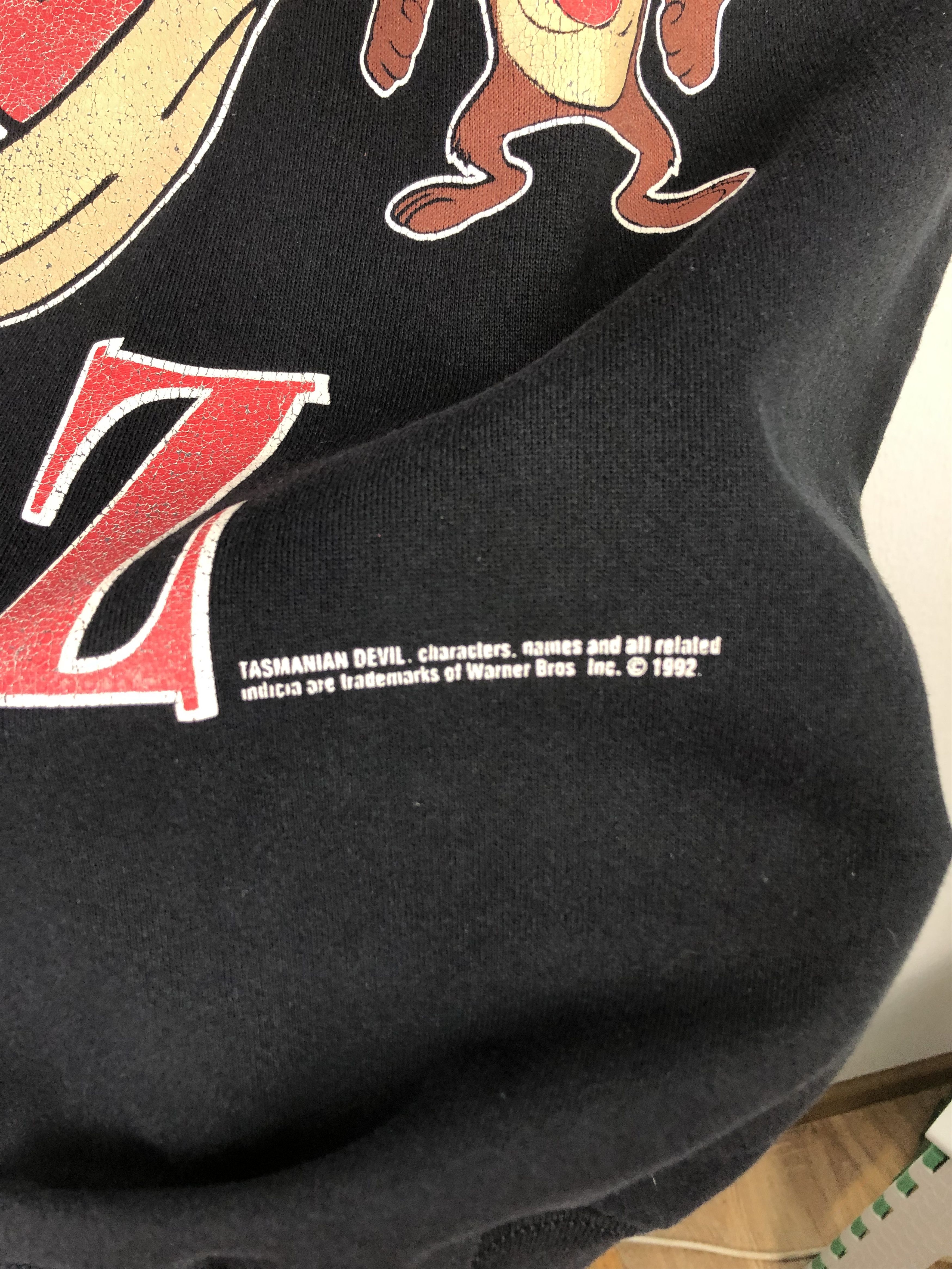 Vintage Vintage Warner Bros Taz Tasmanian Devil Sweatshirt Crewneck Size US L / EU 52-54 / 3 - 5 Thumbnail