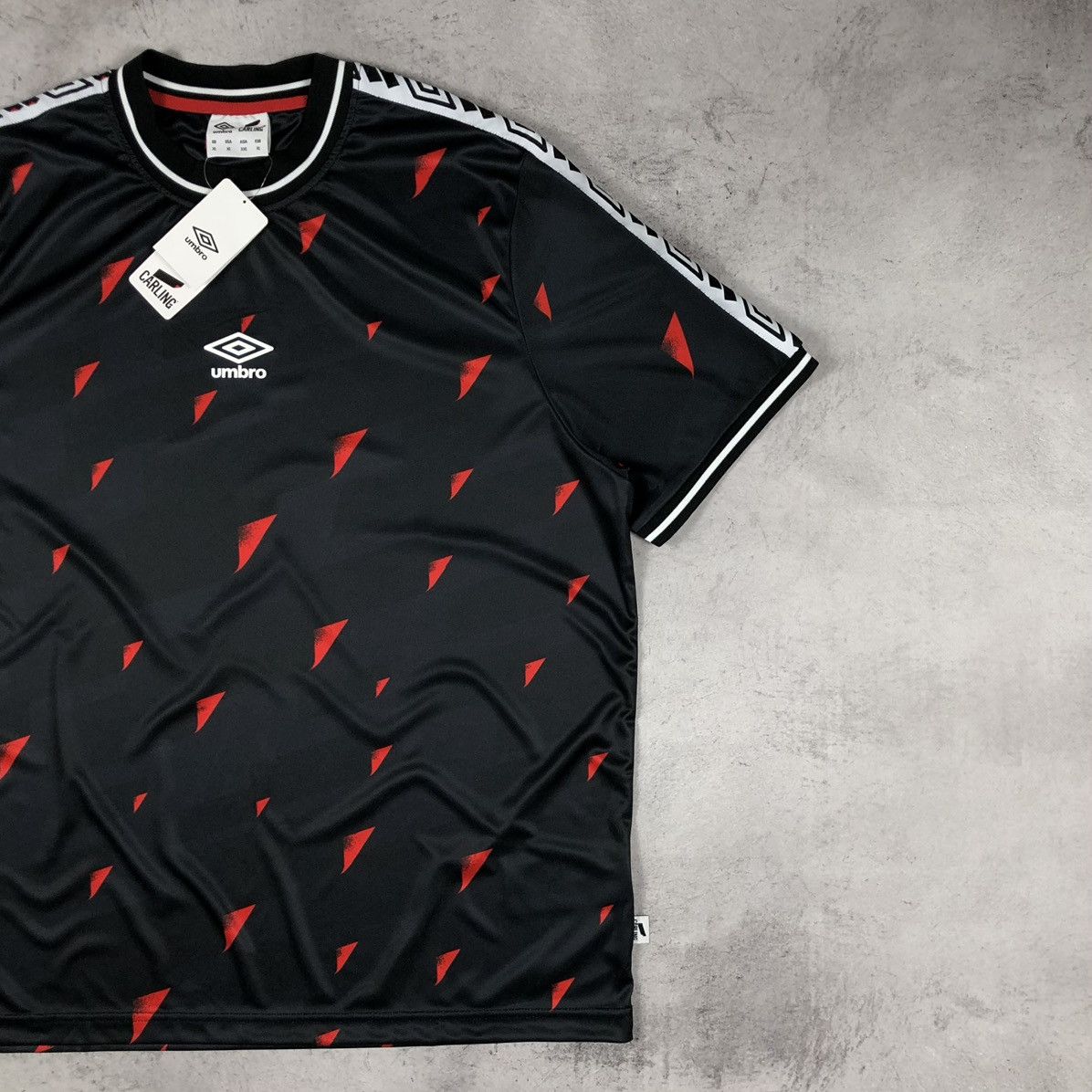 Umbro Umbro Carling Soccer Jersey BNWT Size US XL / EU 56 / 4 - 10 Thumbnail