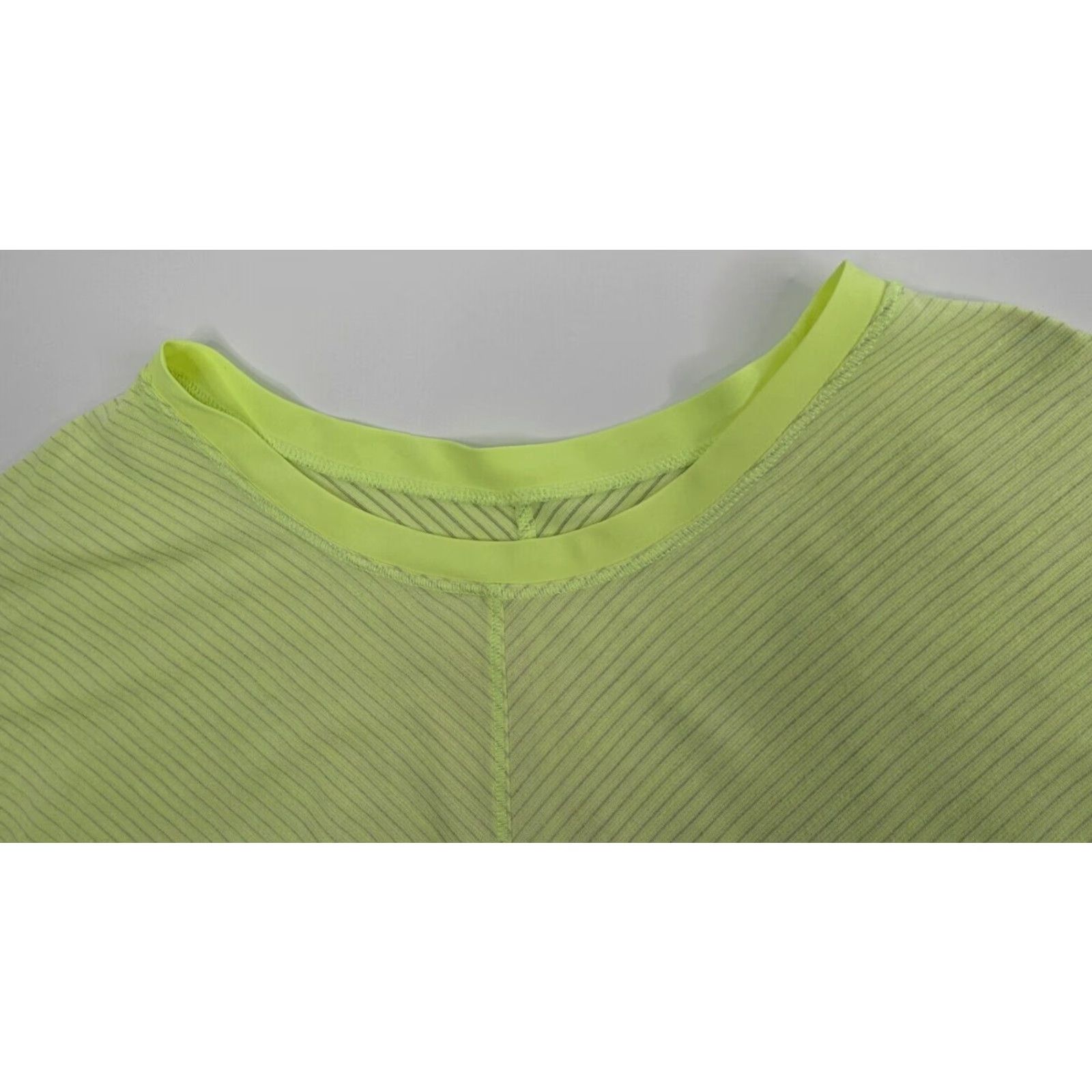 Lululemon Lululemon Women’s Shirt Activewear Short Sleeve Green Neon 17" Pit To Pit T-Shirt Top 2020-2029 Adults Womens Size XXL / US 16-18 / IT 52-54 - 7 Thumbnail