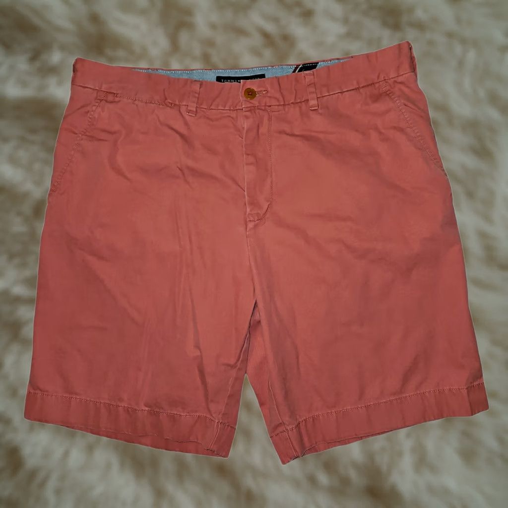 Tommy Hilfiger Tommy Hilfiger Chino Shorts Mens 38 Mauve Classic Fit Casual Preppy Golf Travel Size US 38 / EU 54 - 1 Thumbnail