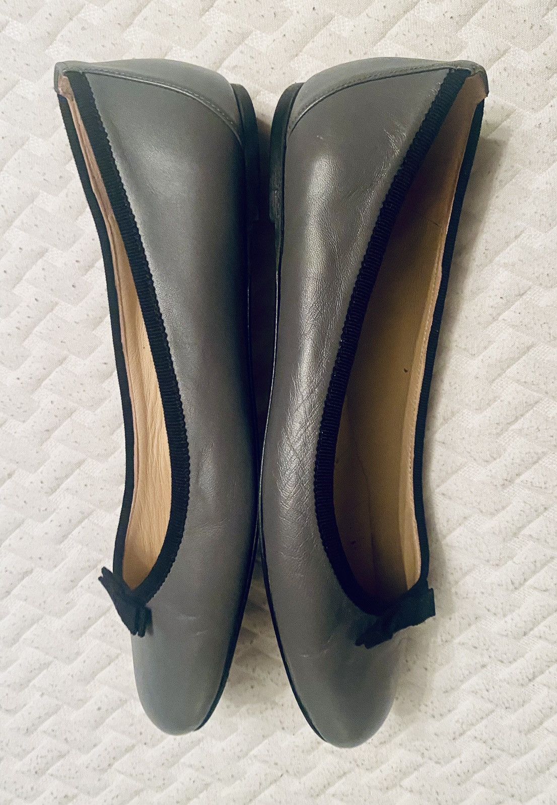 LK Bennett L K Bennett Grey leather Black grosgrain trim/bow vamp 38.5 Size US 8.5 / IT 38.5 - 6 Thumbnail