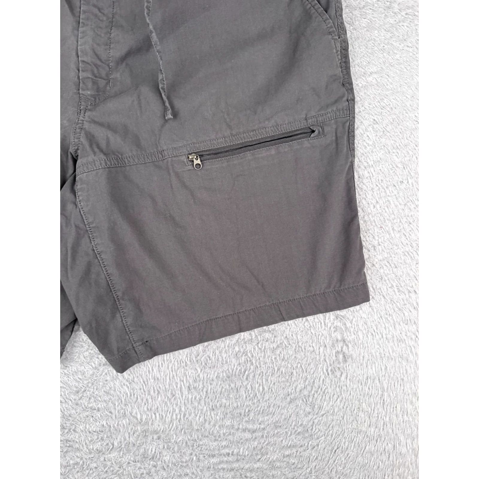The North Face The North Face Shorts Men 36 Gray Cargo Pockets Hike Camping Cotton Blend Twill 9in Inseam Mens Size US 36 / EU 52 - 2 Thumbnail