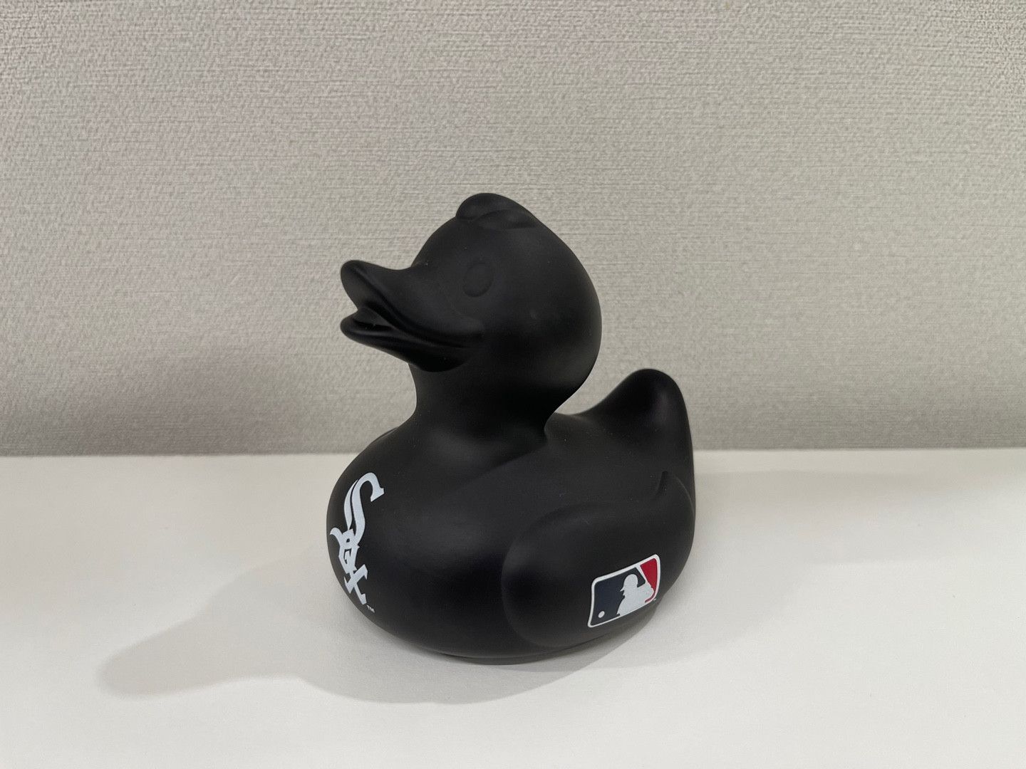 F.C.R.B. - FCRB COCA COLA RUBBER DUCK 2色 F.C.Real Bristol」とCOCA-COLAがコラボしたポップなラバー製