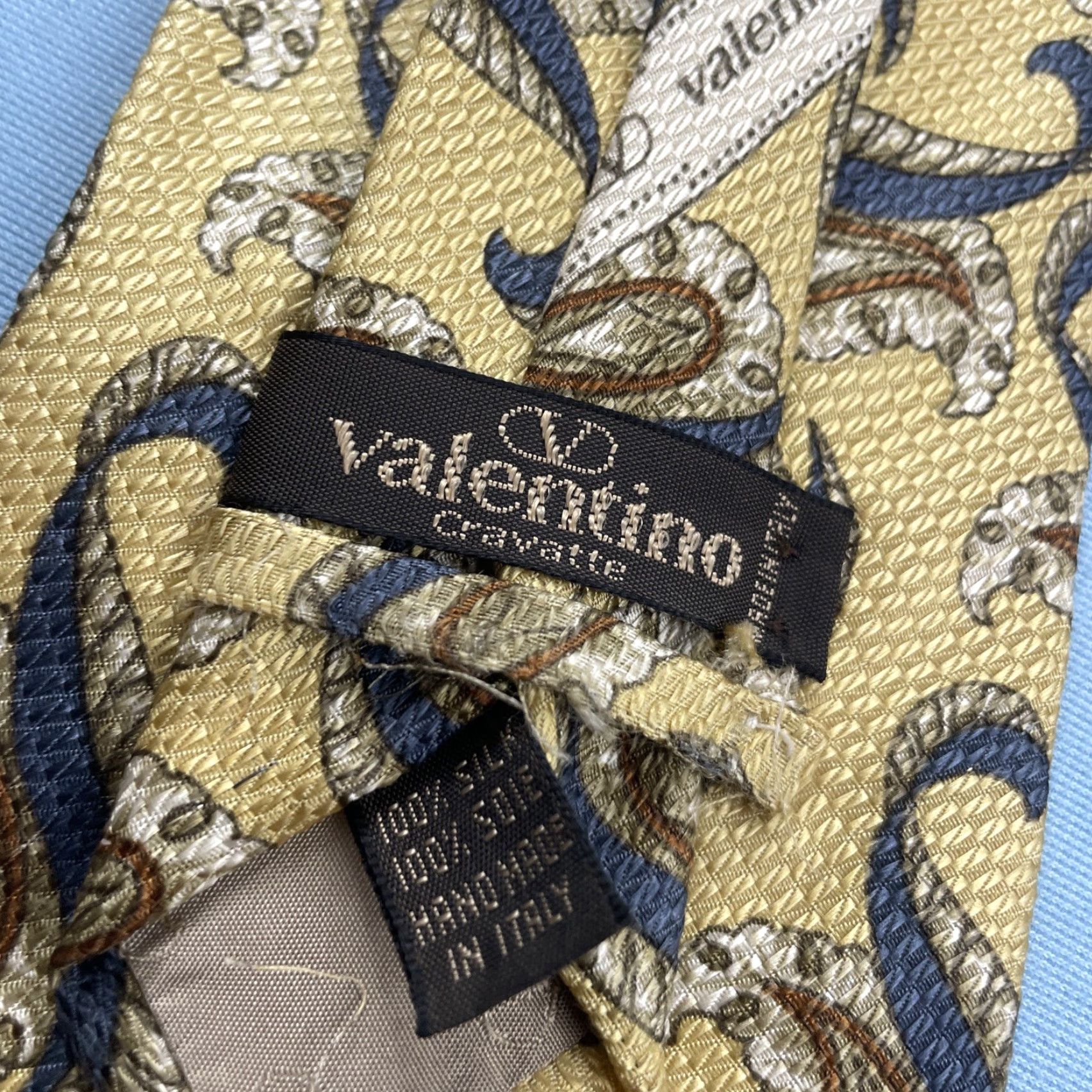 Valentino VINTAGE Valentino Tie 100% Silk Hand Made Italy Yellow Paisley 4x57 Classic Menswear Tie Size ONE SIZE - 5 Thumbnail
