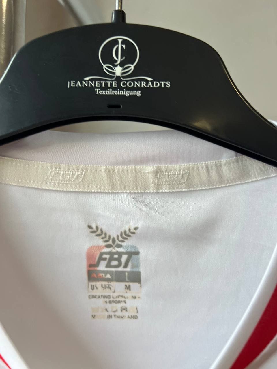 Sports Specialties 2017/18 DONCASTER ROVERS FTB HOME SOCCER JERSEY SHIRT SZ M Size US M / EU 48-50 / 2 - 7 Thumbnail