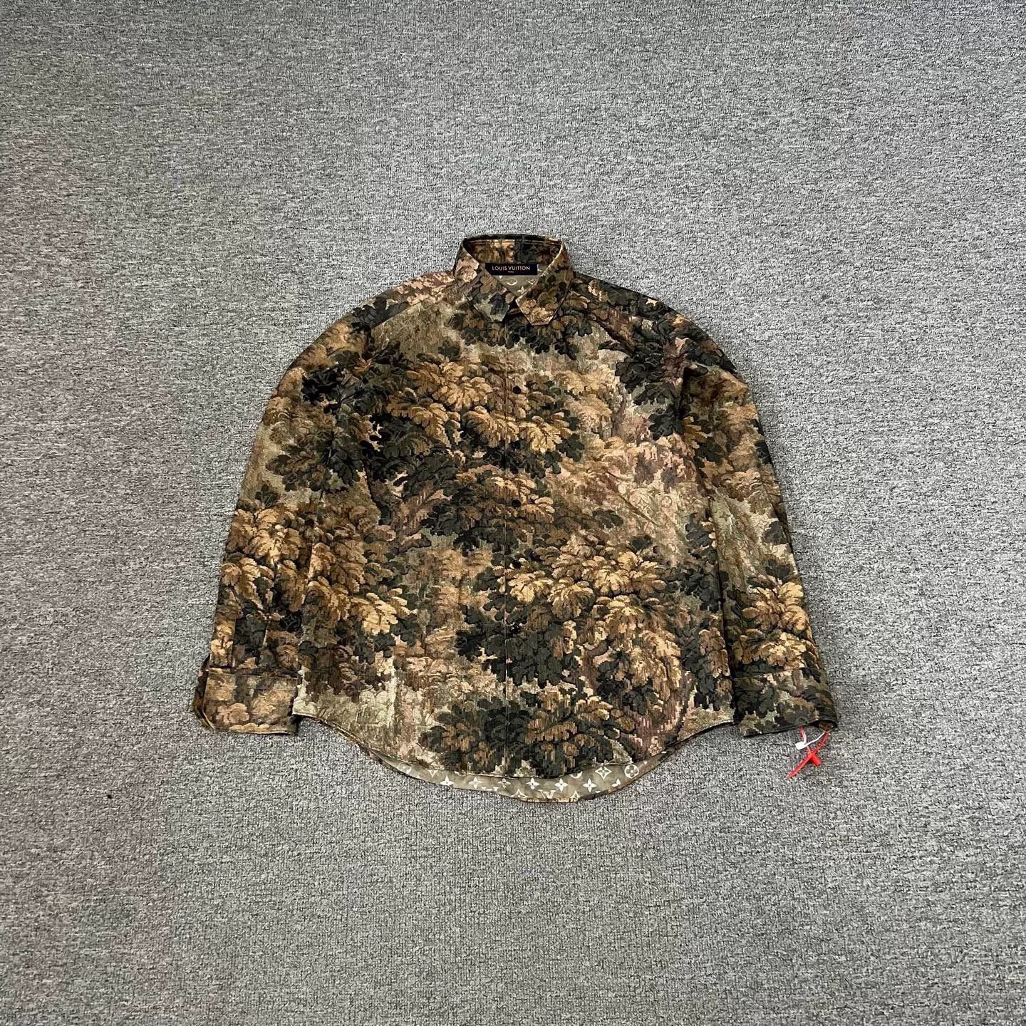 Louis Vuitton Louis Vuitton Monogram Floral Silk Shirt Size M / US 6-8 / IT 42-44 - 1 Thumbnail