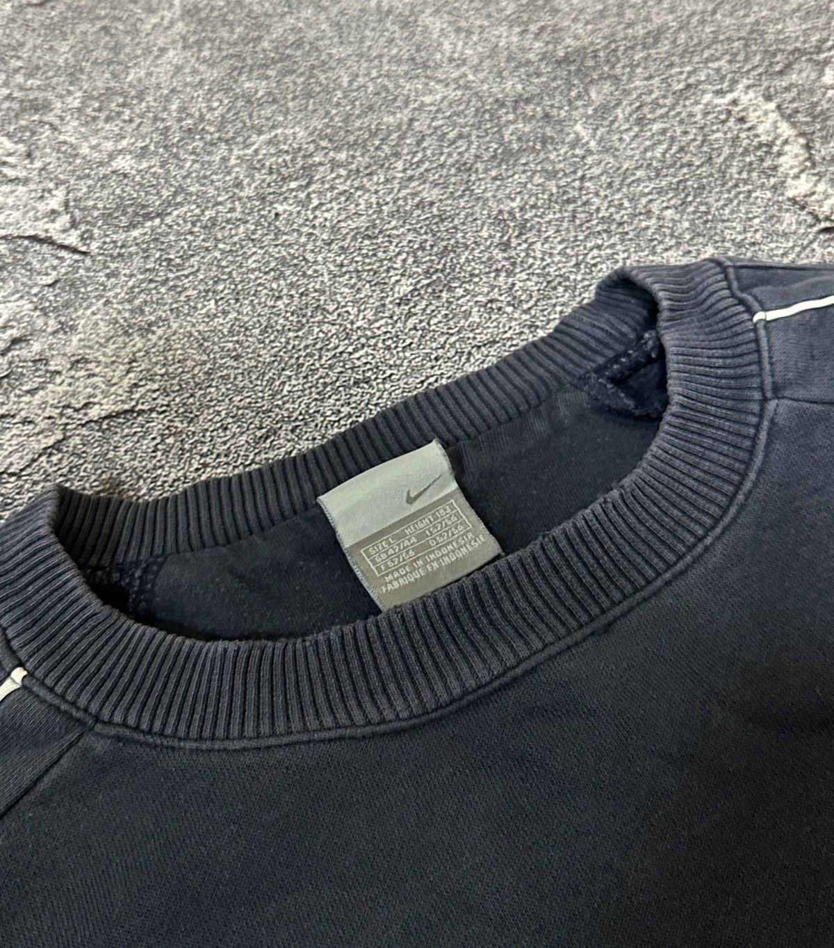 Vintage Vintage Nike Distressed Faded Sweatshirt Blue Men’s L Size Size US L / EU 52-54 / 3 - 7 Thumbnail