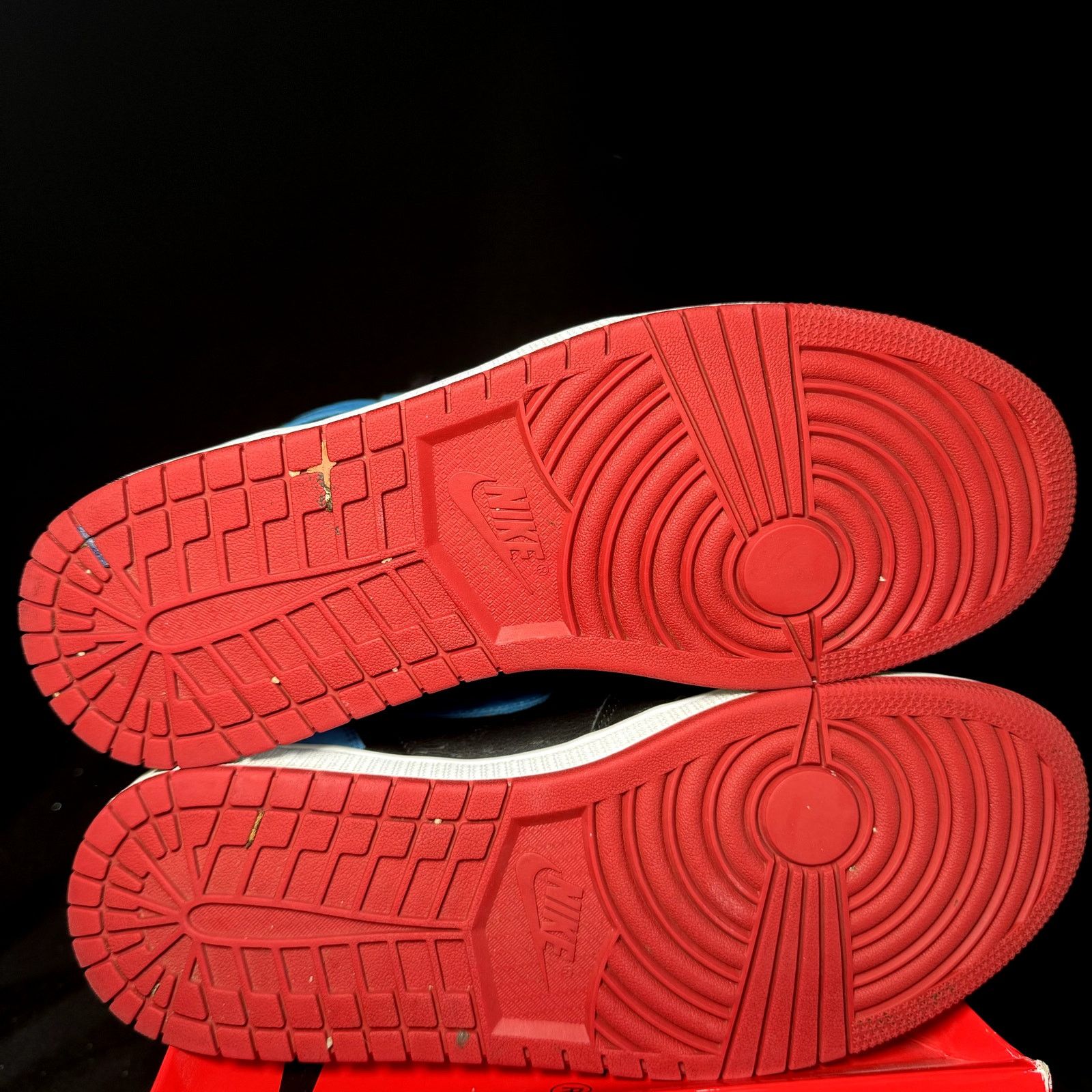 Jordan Brand × Nike Size 11.5 - Nike Air Jordan 1 High OG NC to Chi 2020 Shoes Size US 11.5 / IT 41.5 - 7 Thumbnail