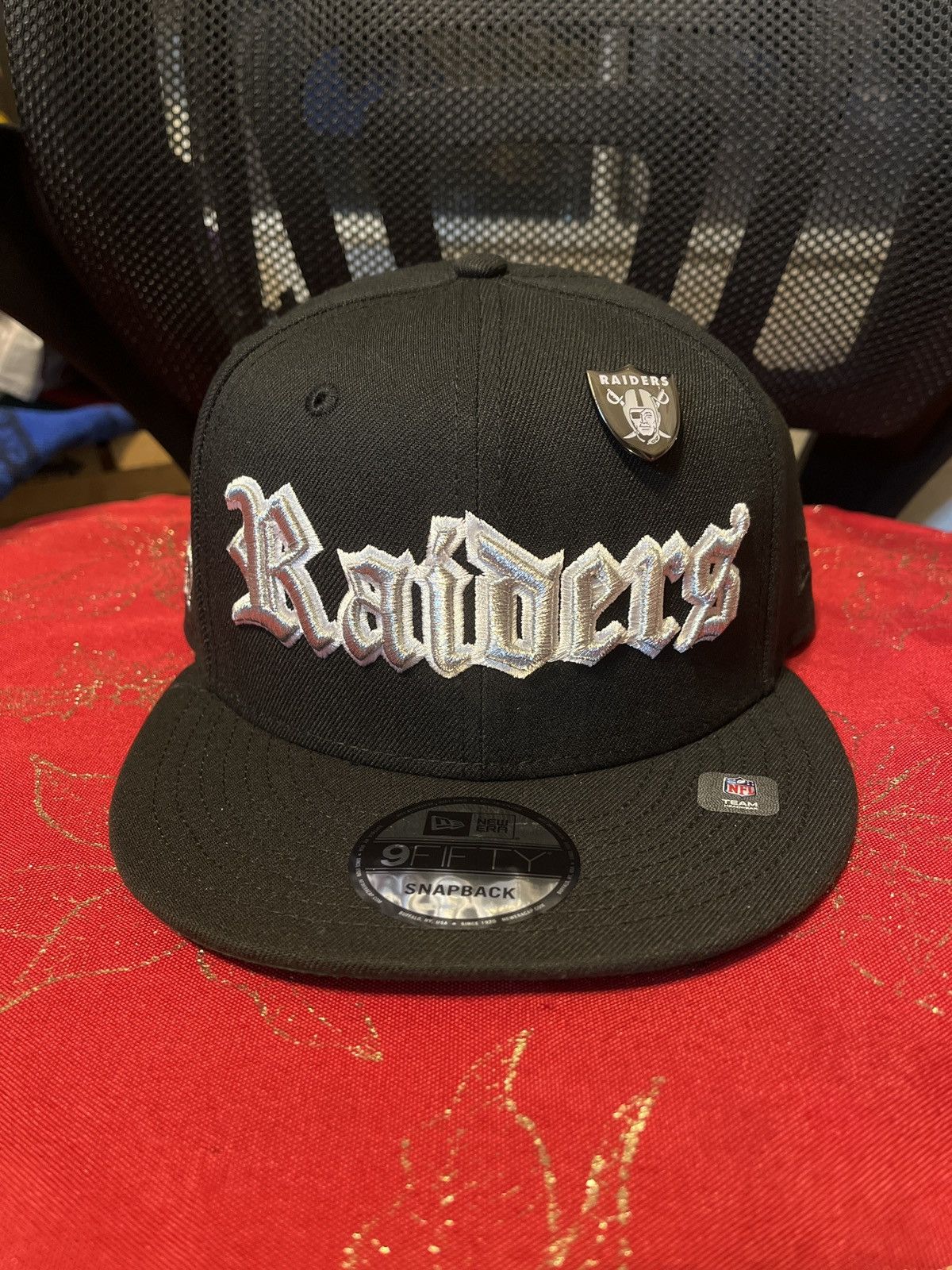image of Raiders Black Metallic Silver New Era 9Fifty Snapback, Men's