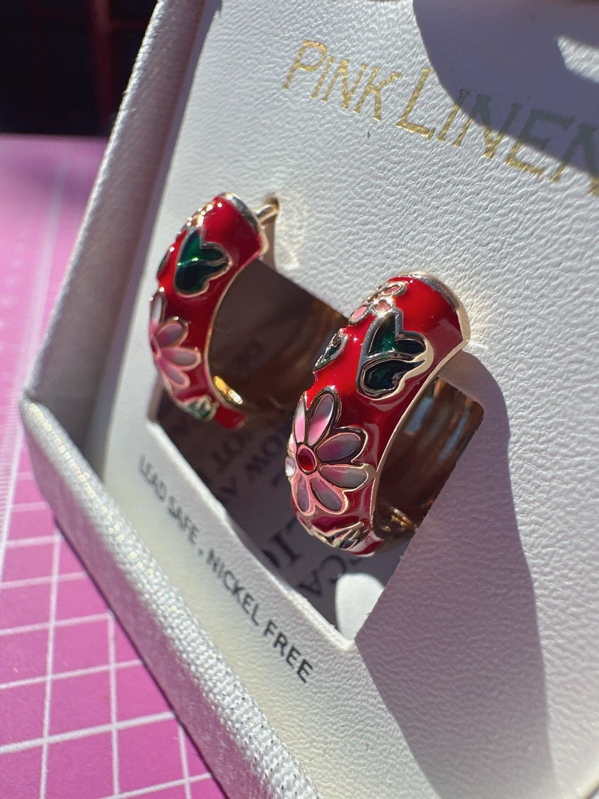 Designer Pink linen clip on earrings red gold tone flower loop LEAd Size ONE SIZE - 11 Thumbnail